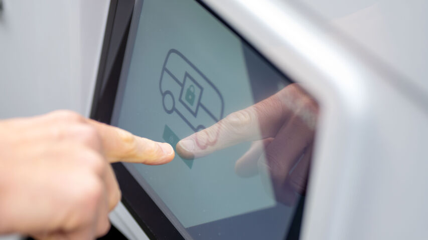 LOXO : l'écran tactile de contrôle du van autonome Alpha, entièrement fabriqué en Suisse par la start-up bernoise LOXO