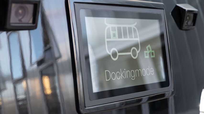 LOXO: il display touchscreen di controllo del furgone a guida autonoma Alpha, realizzato interamente in Svizzera dalla start-up bernese LOXO