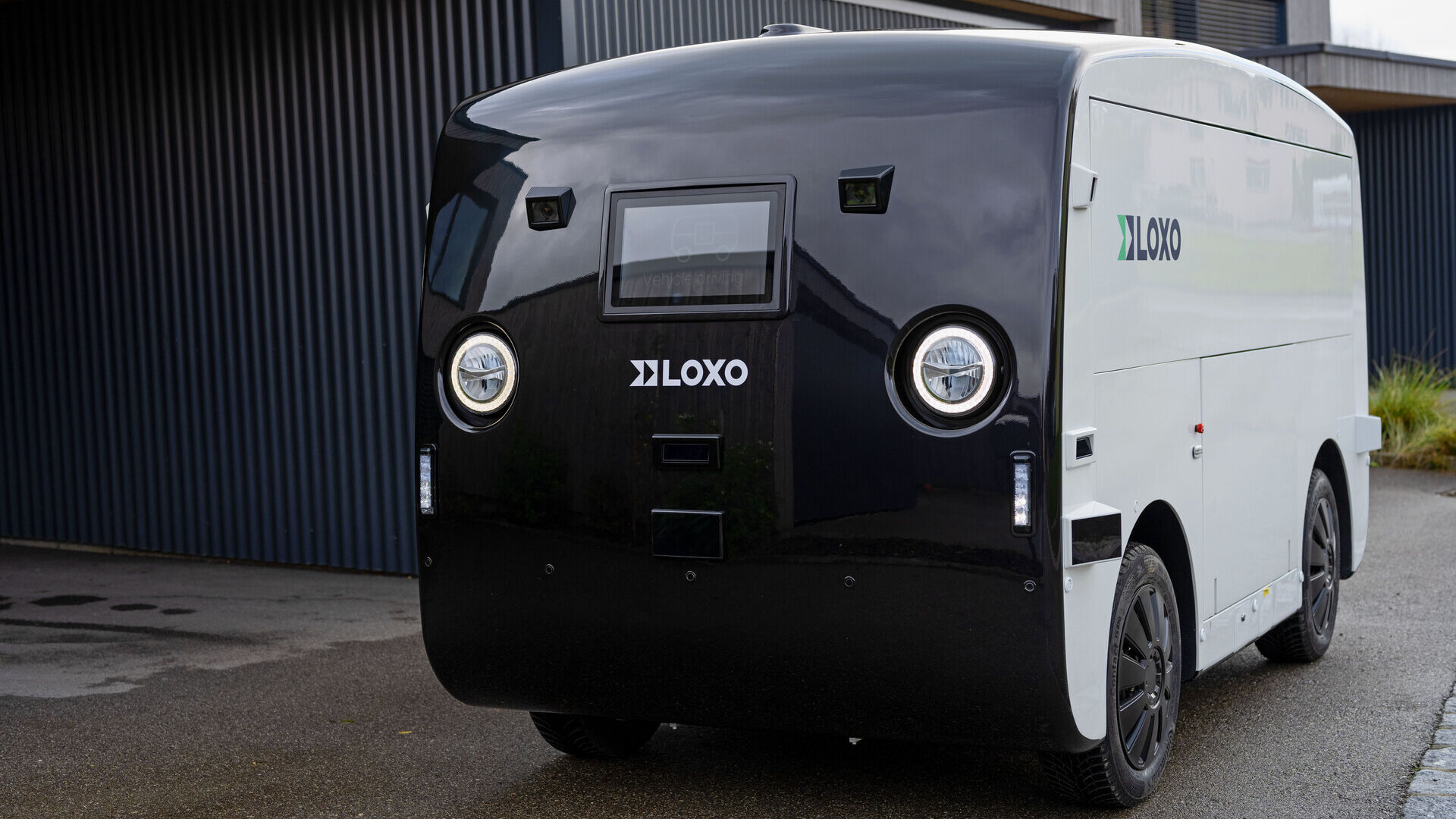 LOXO: Alpha é uma van autônoma fabricada inteiramente na Suíça e apresentada em 6 de dezembro de 2022 no Kursaal em Berna durante uma coletiva de imprensa da start-up LOXO