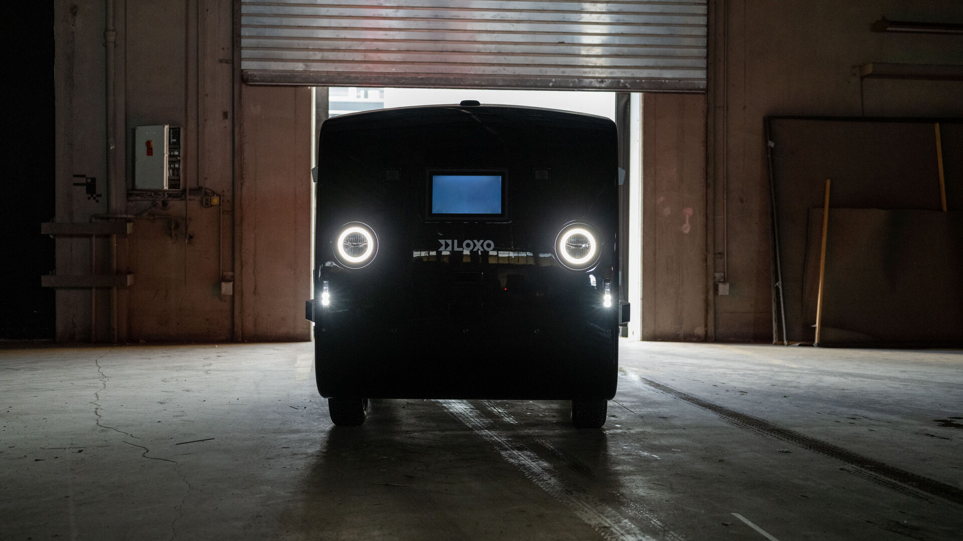 LOXO: Alpha ist ein vollständig in der Schweiz hergestellter selbstfahrender Van, der am 6. Dezember 2022 im Kursaal in Bern im Rahmen einer Pressekonferenz des Start-ups LOXO vorgestellt wurde