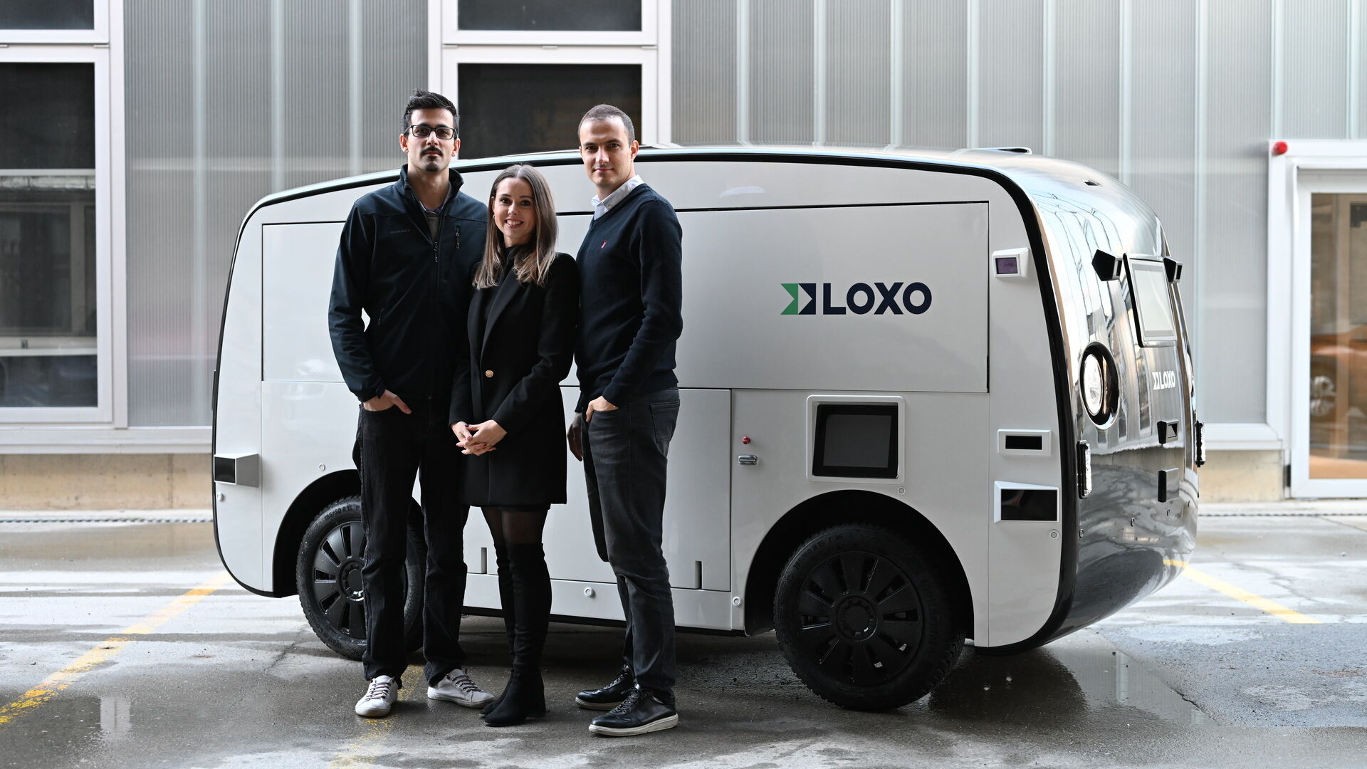LOXO: Amin Amini, Lara Amini-Rentsch en Claudio Panizza, oprichters van de Bernse start-up LOXO, hebben Alpha volledig in Zwitserland gebouwd, een zelfrijdende bestelwagen voor kortetermijnleveringen