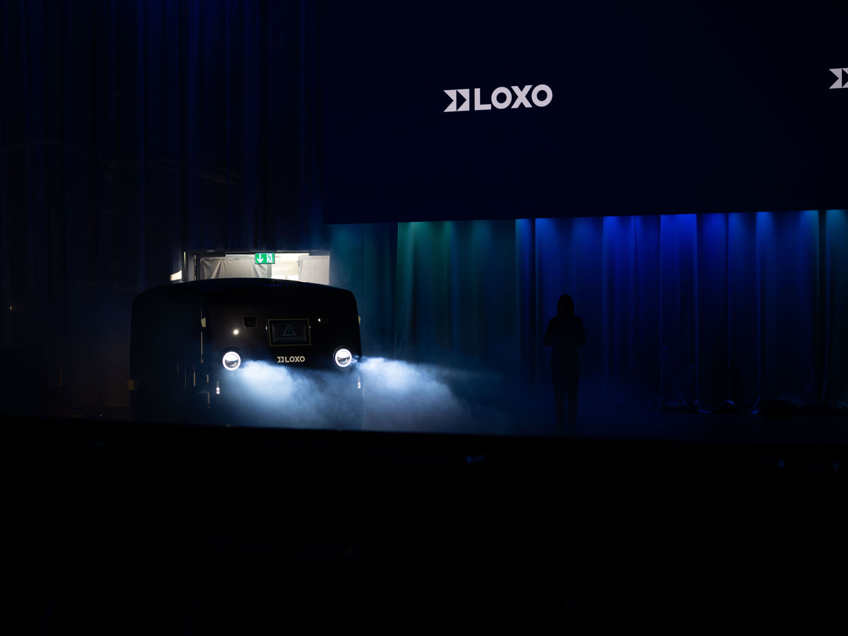 LOXO: Alpha er en selvkørende varevogn fremstillet udelukkende i Schweiz og præsenteret den 6. december 2022 på Kursaal i Bern under en pressekonference af start-up'et LOXO