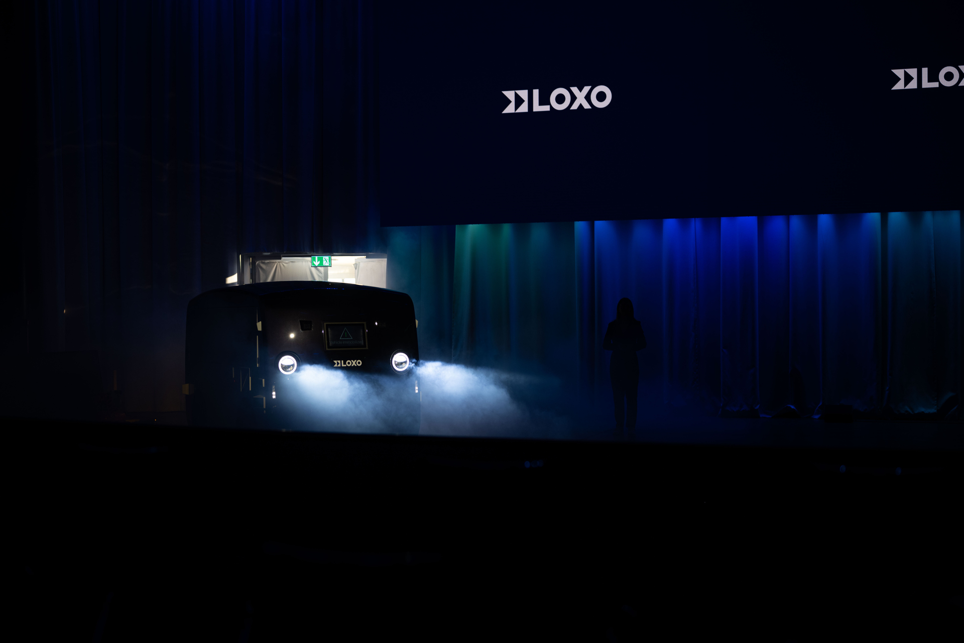 LOXO: Alpha je samořídící dodávka vyrobená výhradně ve Švýcarsku a představená 6. prosince 2022 na Kursaal v Bernu během tiskové konference start-upu LOXO