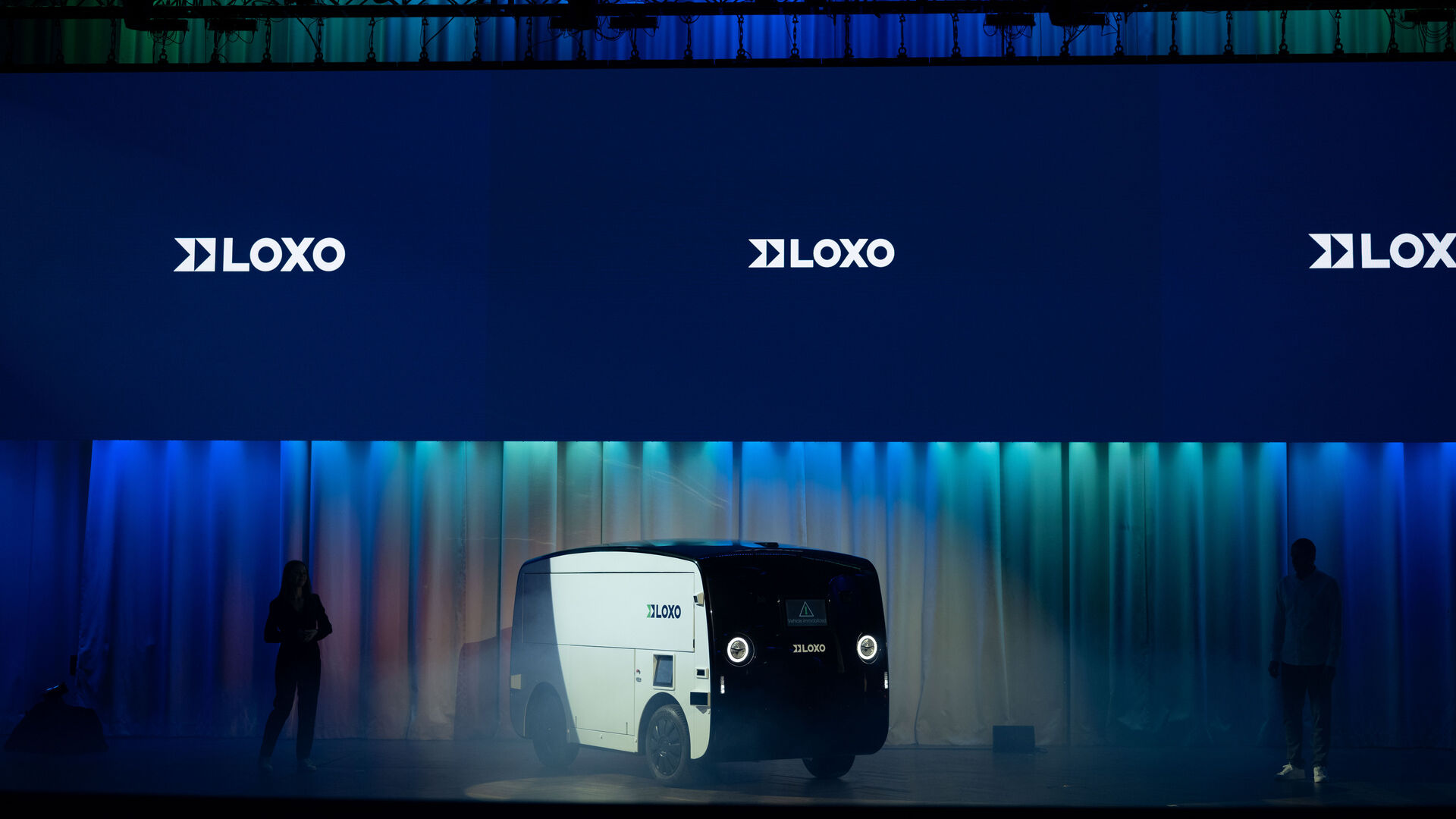 LOXO: Alpha is een zelfrijdende bestelwagen volledig gemaakt in Zwitserland en gepresenteerd op 6 december 2022 in het Kursaal in Bern tijdens een persconferentie door de start-up LOXO
