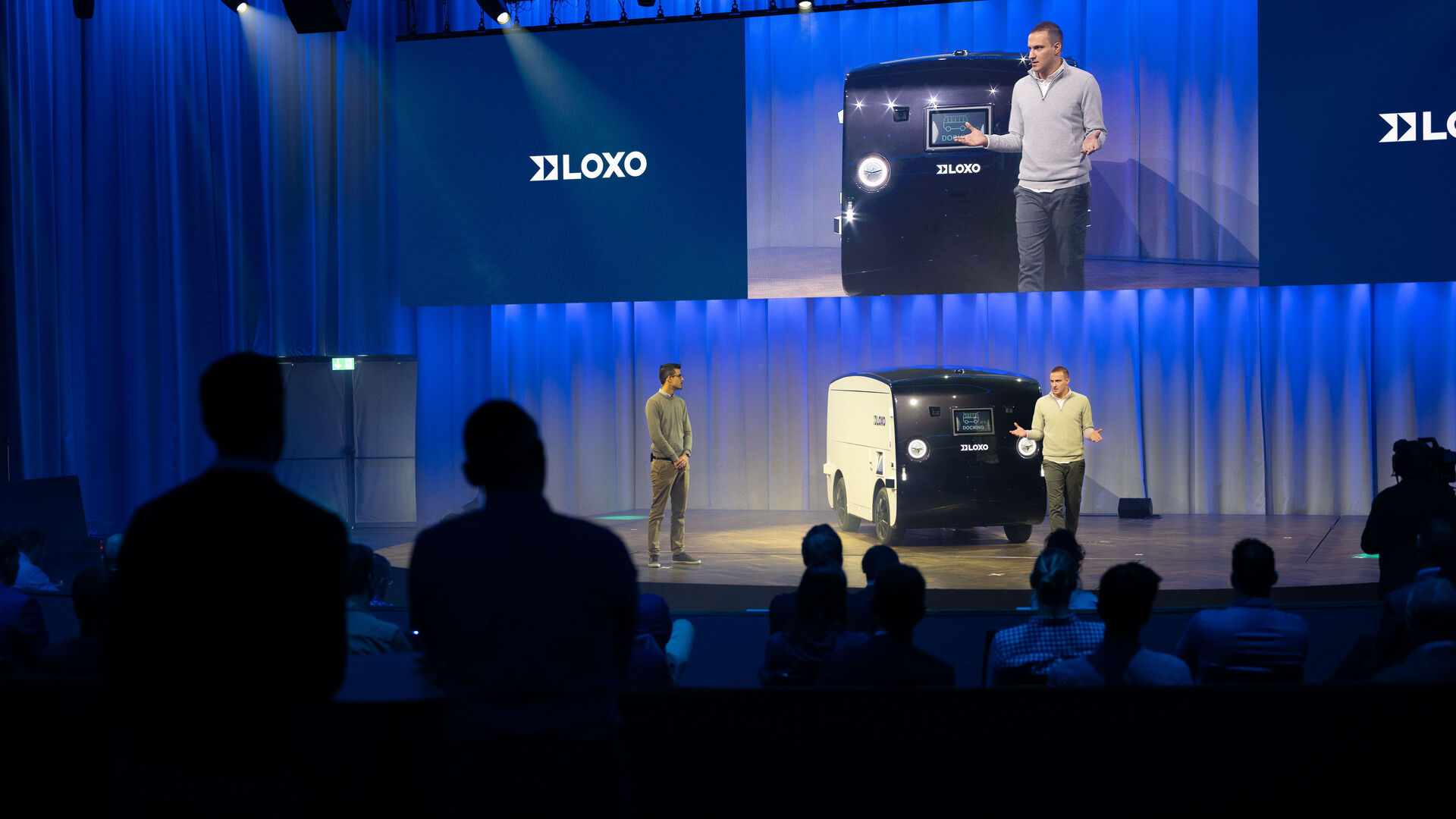 LOXO: Alpha は完全にスイスで製造された自動運転バンで、6 年 2022 月 XNUMX 日にベルンの Kursaal でスタートアップの LOXO による記者会見で発表されました。