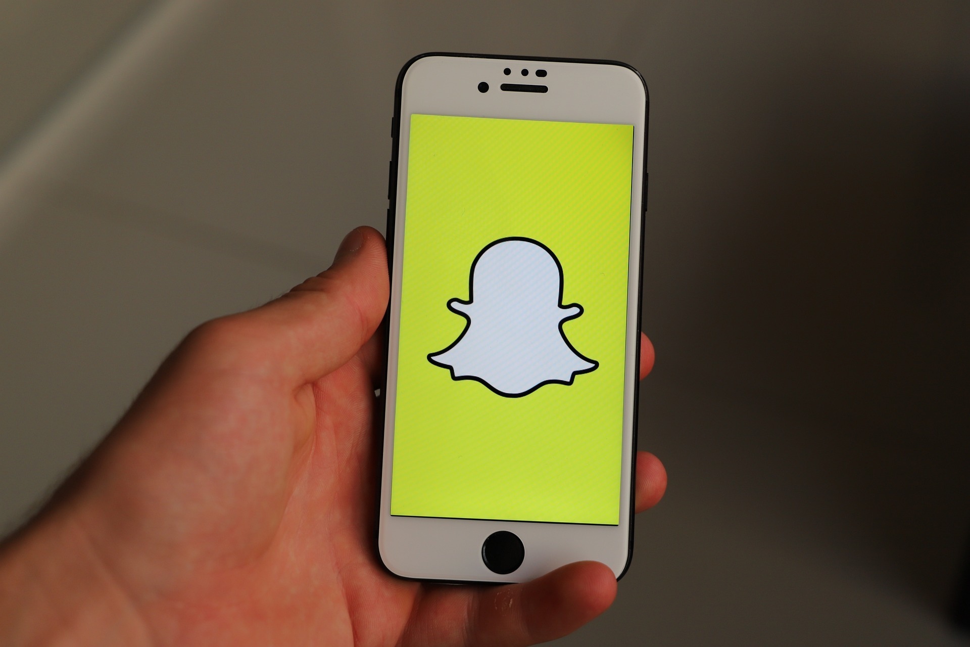 Mənim AI: Snapchat 1-ci ilin sentyabrında Stenford Universitetinin tələbələri Evan Spiegel, Bobby Murphy və Reggie Brown[2011] tərəfindən yaradılmış smartfon və planşetlər üçün multimedia proqramıdır.