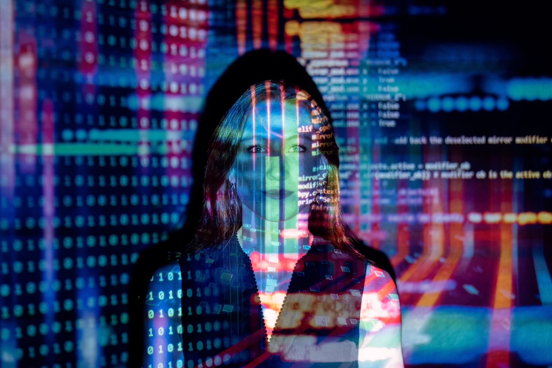 Futuro del lavoro: algoritmi luminosi si proiettano sul volto di una ragazza, indizio di una visione futuristica della società guidata dall’innovazione