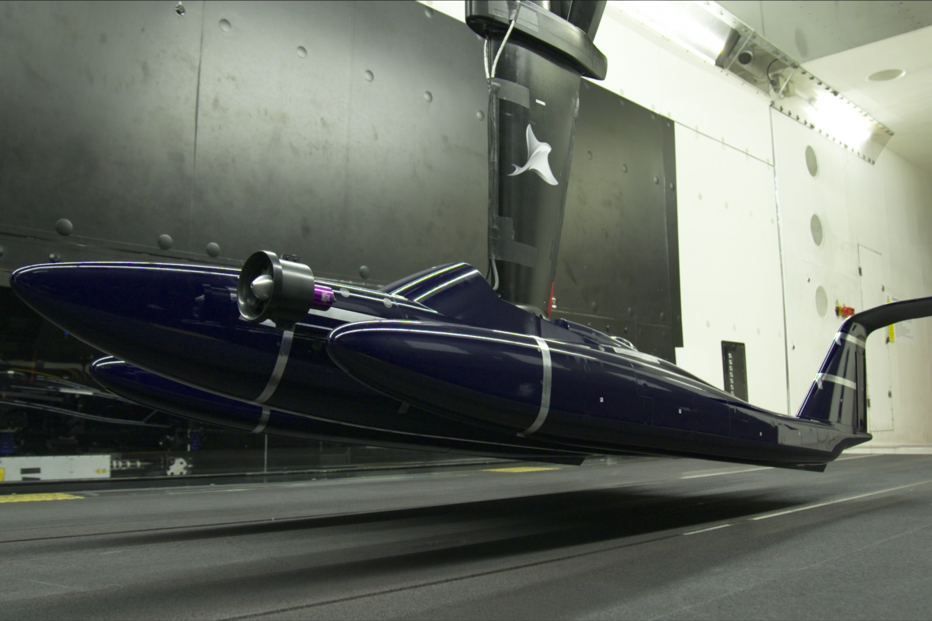 Alpine & Aqualines: Model Aqualines Naviplane v alpskom aerodynamickom tuneli