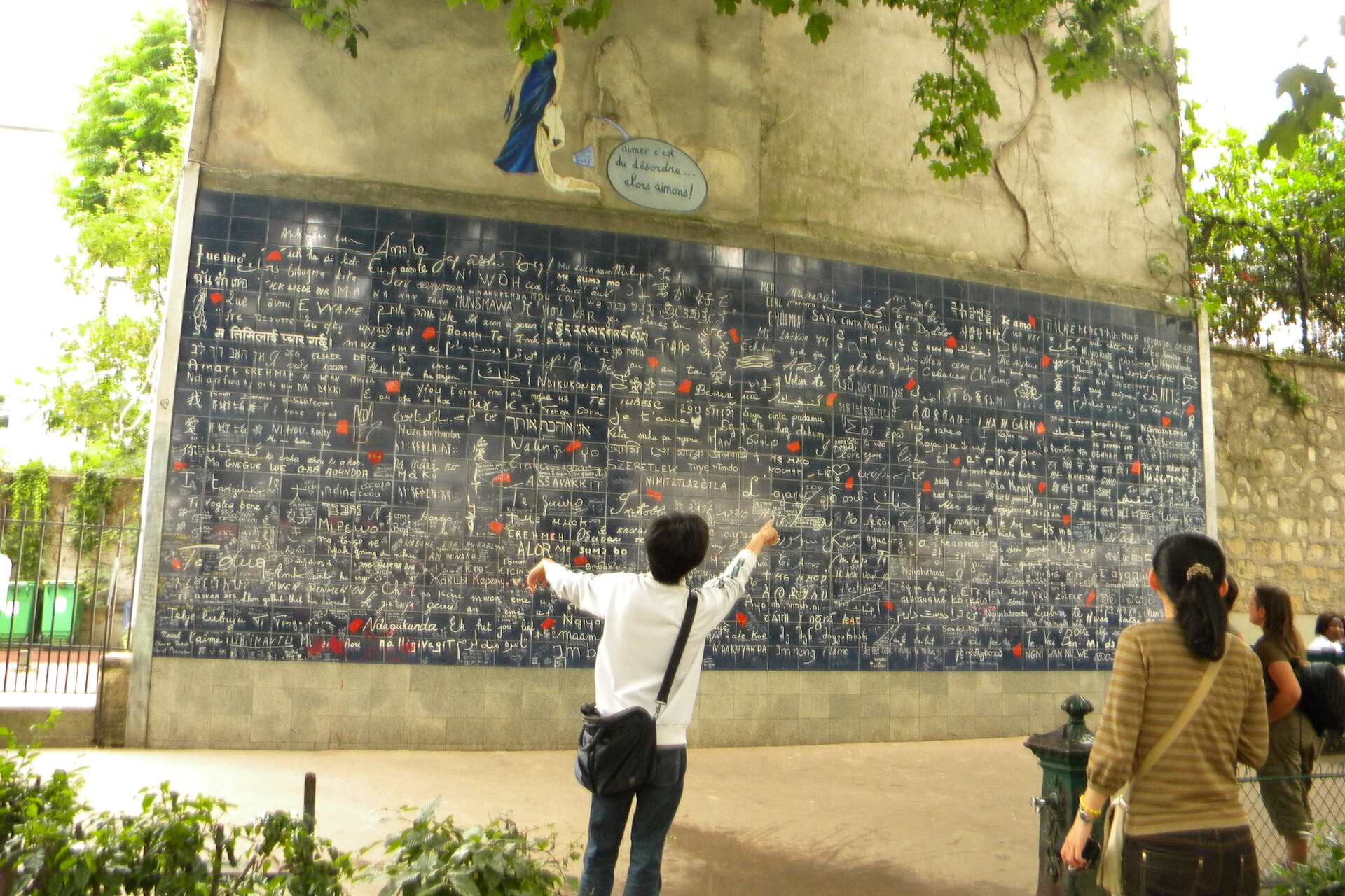 Kjærlighet: "Kjærlighetens mur" i Montmartre