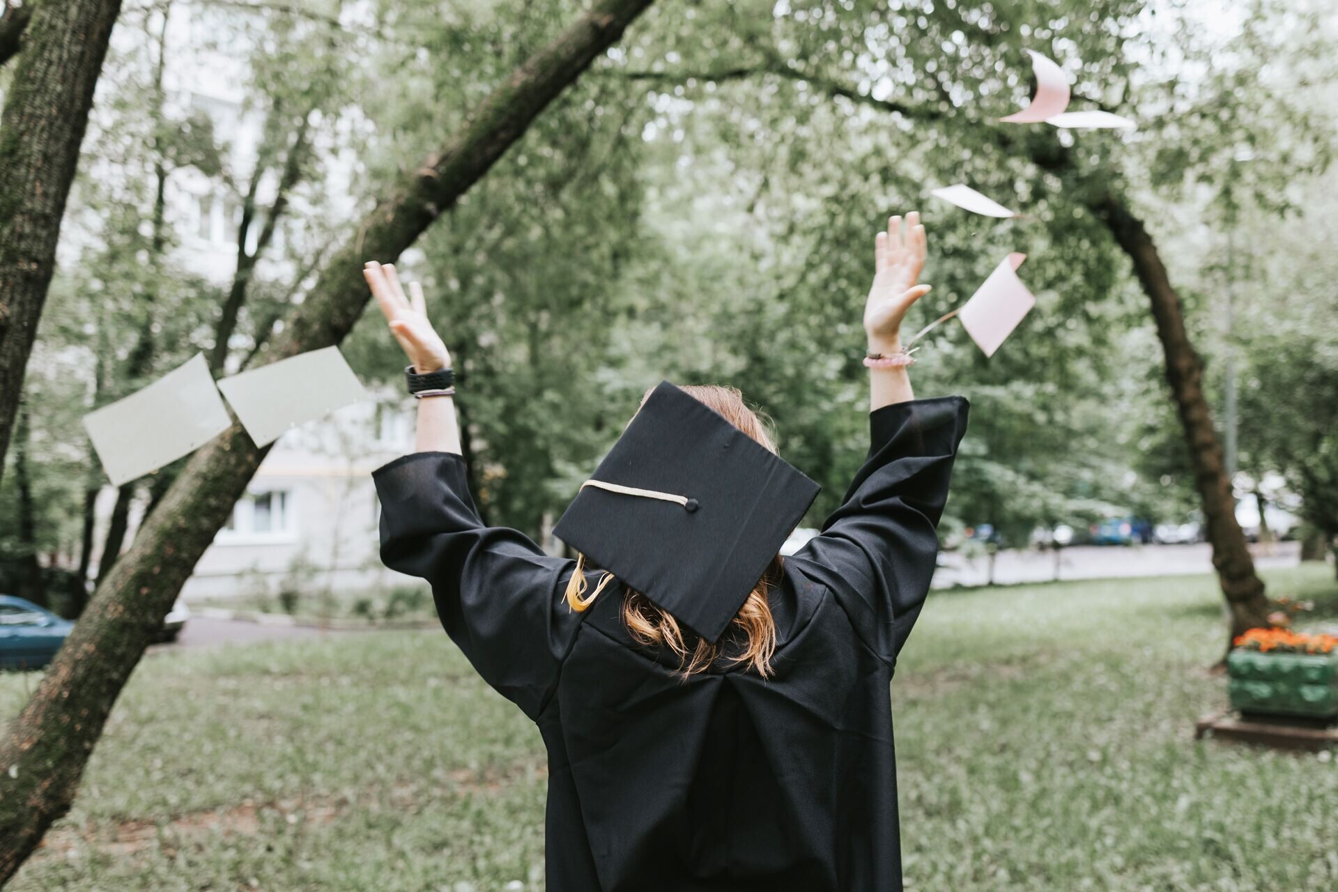 Difficulties of studies: graduating involves liberating gestures
