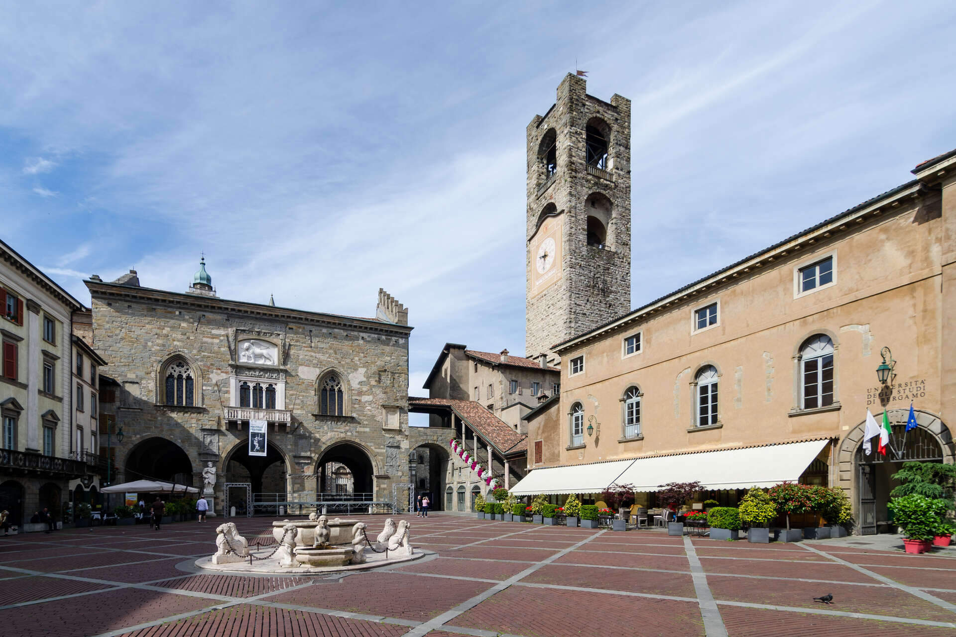 Kahirapan sa pag-aaral: Piazza Vecchia sa Bergamo