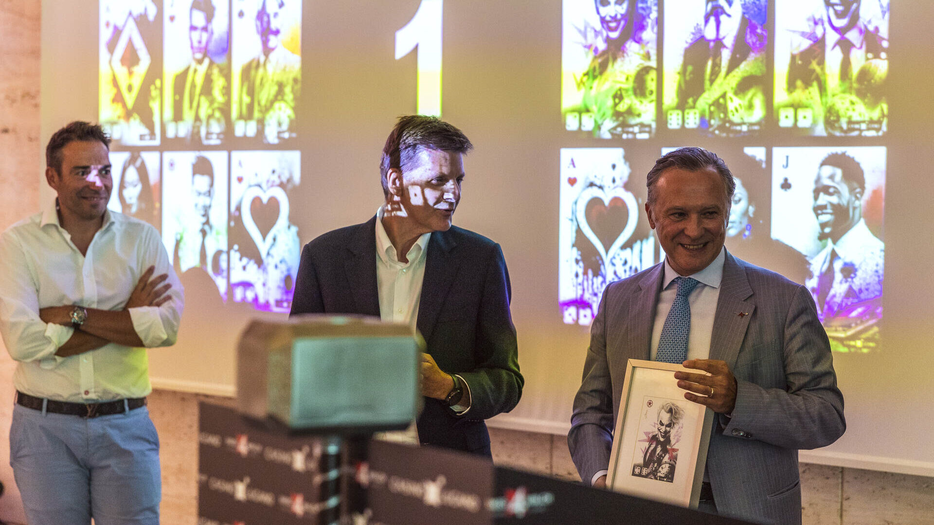 デジタル連帯：スイスのルガーノカジノのNFTコレクションに捧げられた夜