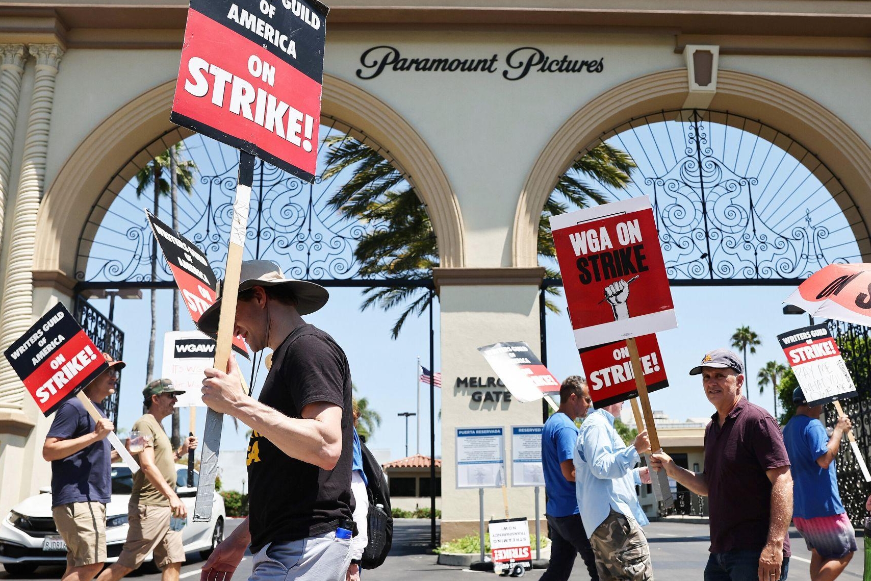 „Strike“ aktoriai: „Paramount Pictures“ būstinė
