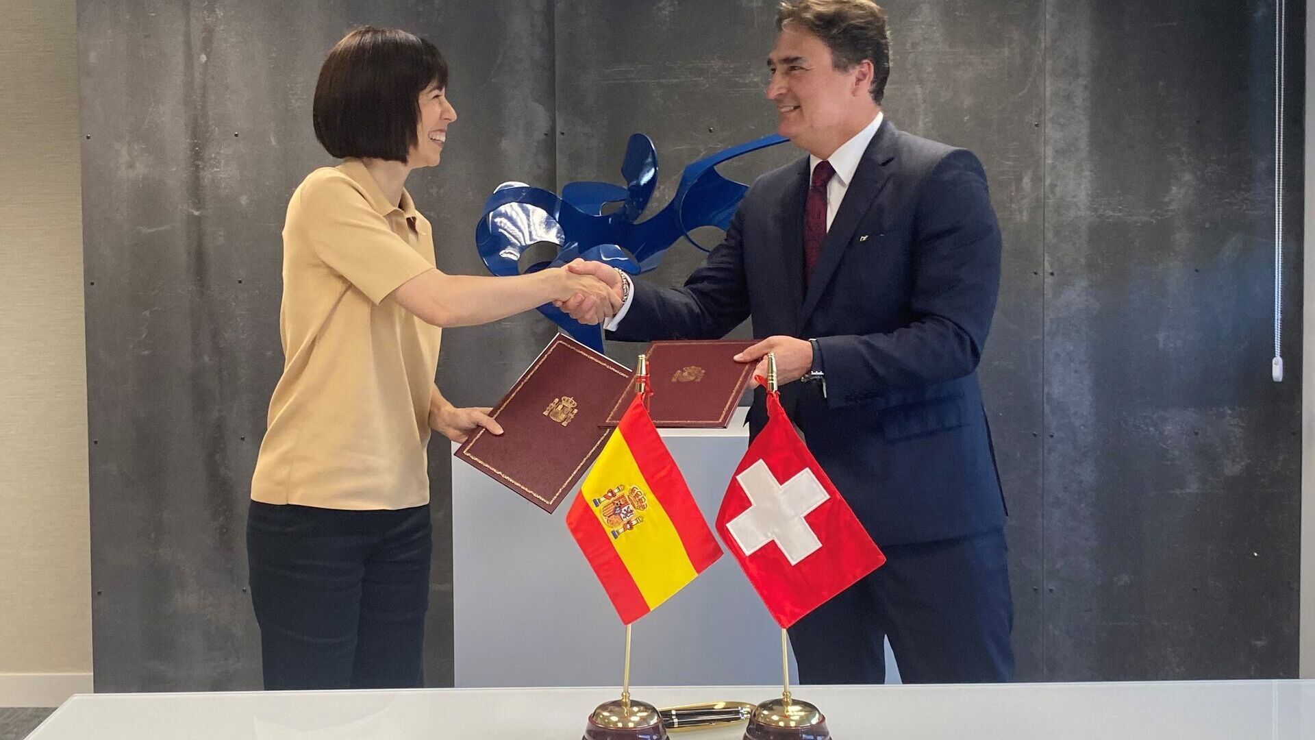 スペイン・スイス：ダイアナ・モラント・リポルとハンスペーター・モック・ボスケス