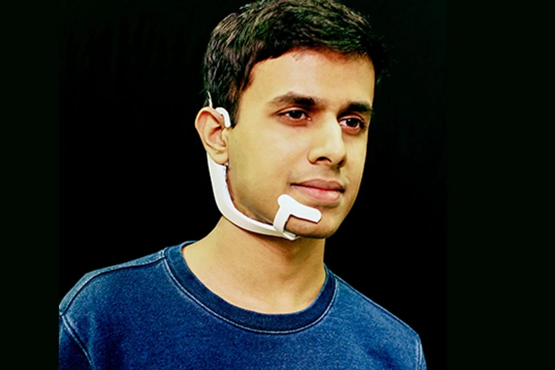 التخاطر: Arnav Kapur من MIT وجهاز AlterEgo
