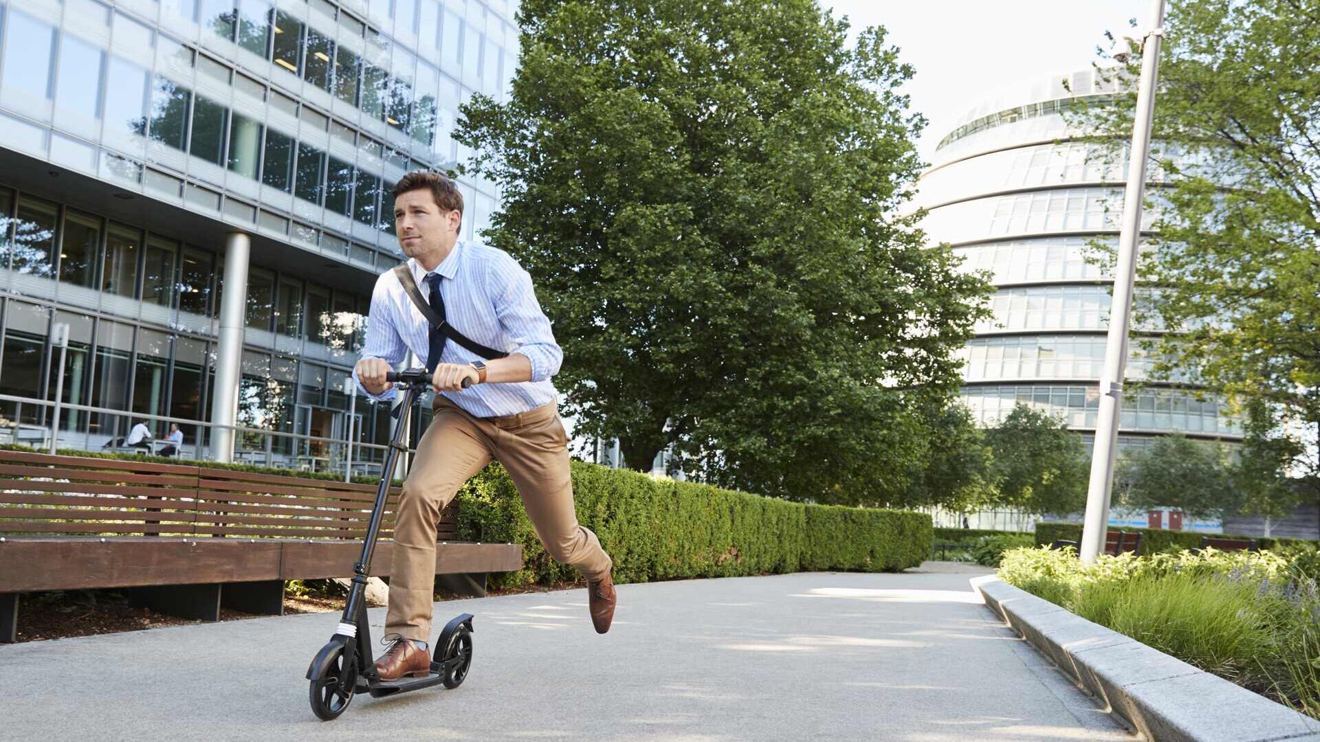 Mobilità dolce: la grande sostenibilità del monopattino è valida finché non se ne fa un uso pericoloso e maleducato