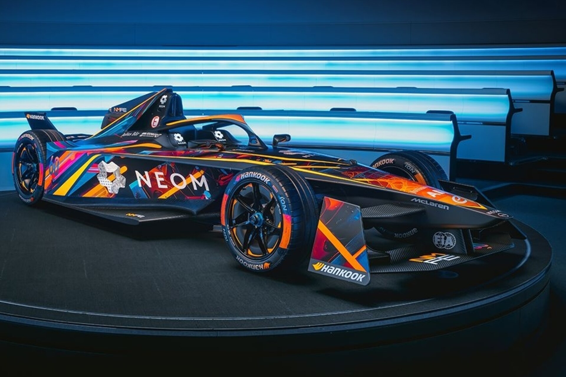 NEOM McLaren: imaginea rezultată din Generative AI