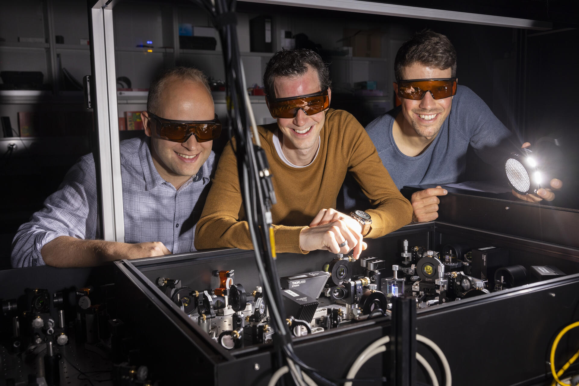 Semiconduttori: Lysander Huberich, Bruno Schuler e Jonas Allerbeck dell’EMPA