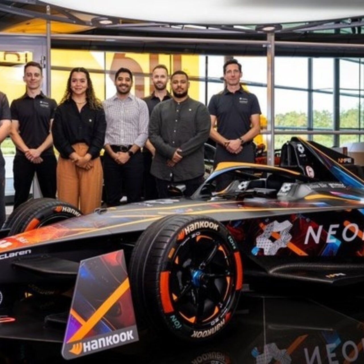 NEOM McLaren: il team e la livrea figlia dell'AI
