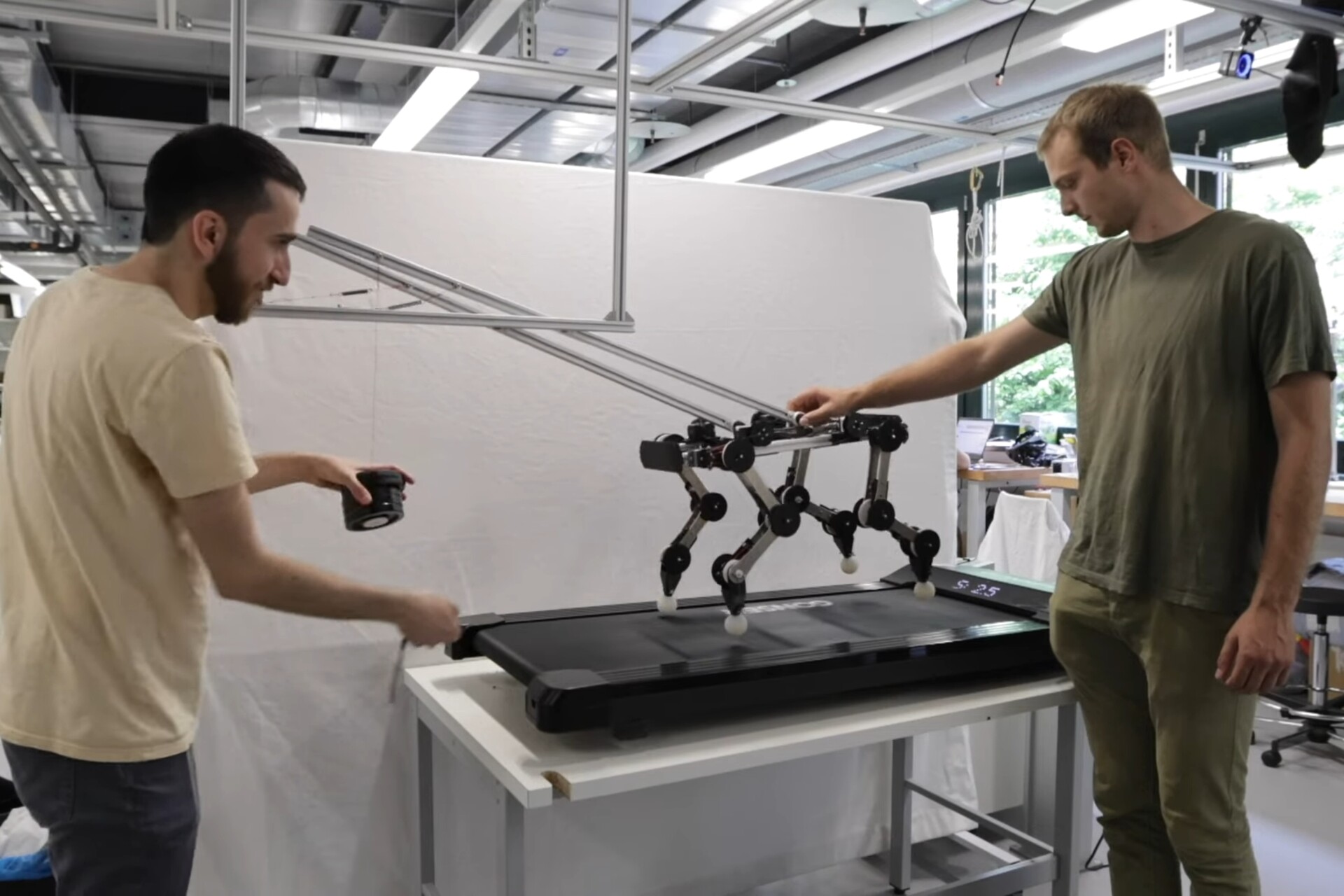 Cane robot: Mickaël Achkar e Francesco Stella