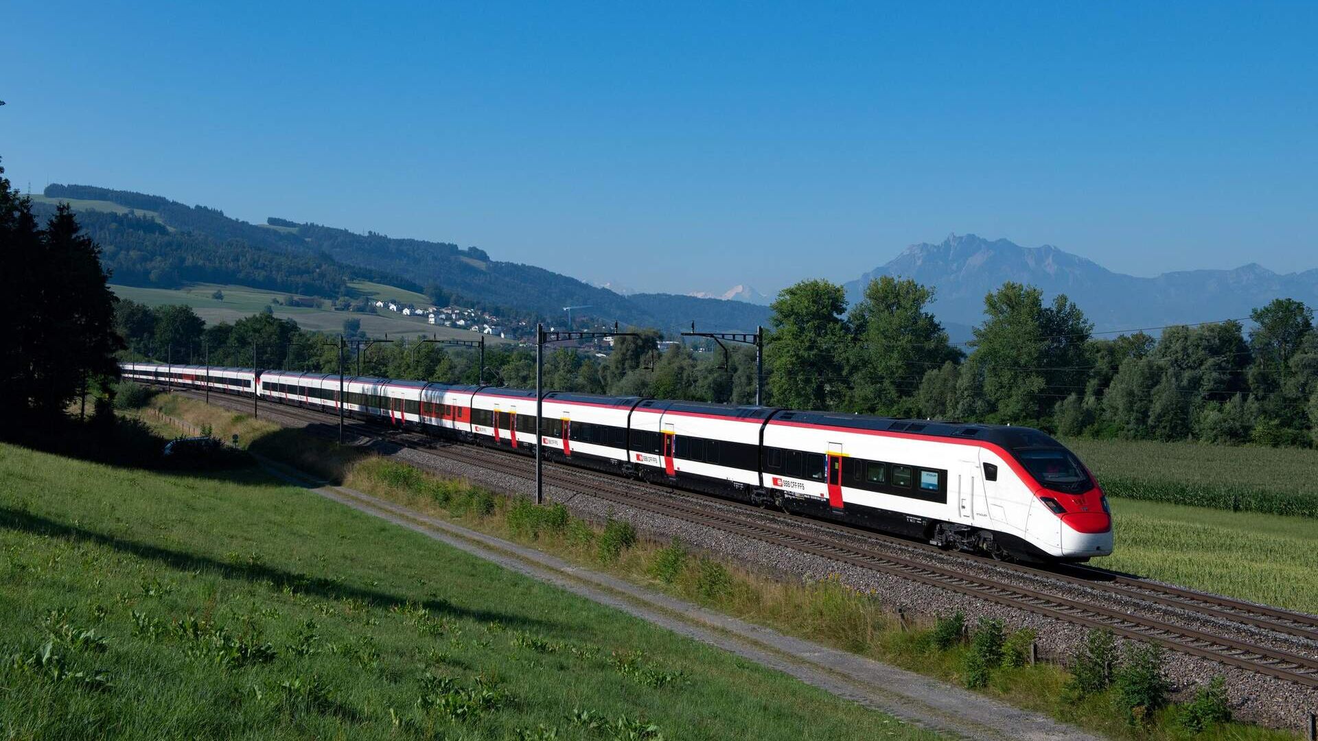 Puntualità: un treno ICN della SBB CFF FFS in viaggio