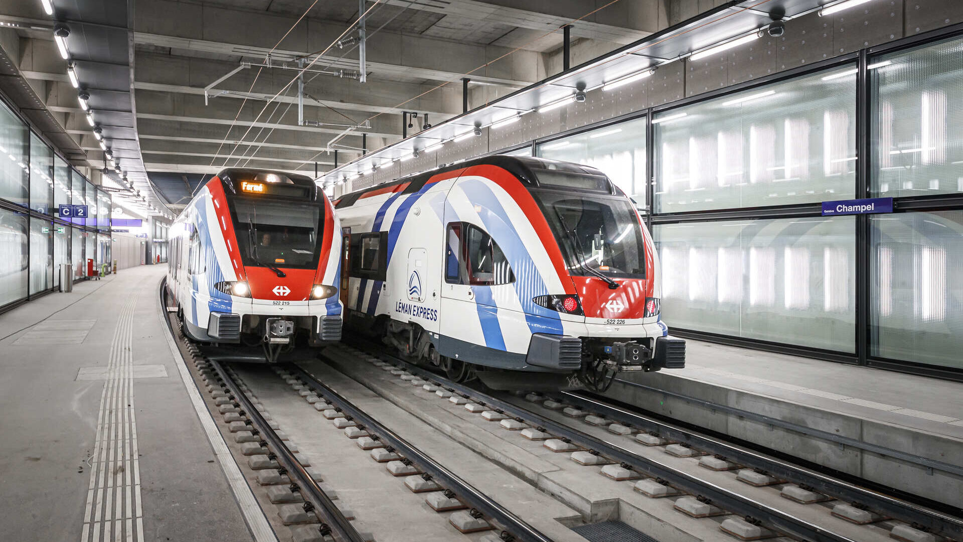 Puntualità: due treni SBB CFF FFS affiancati a Ginevra Champel