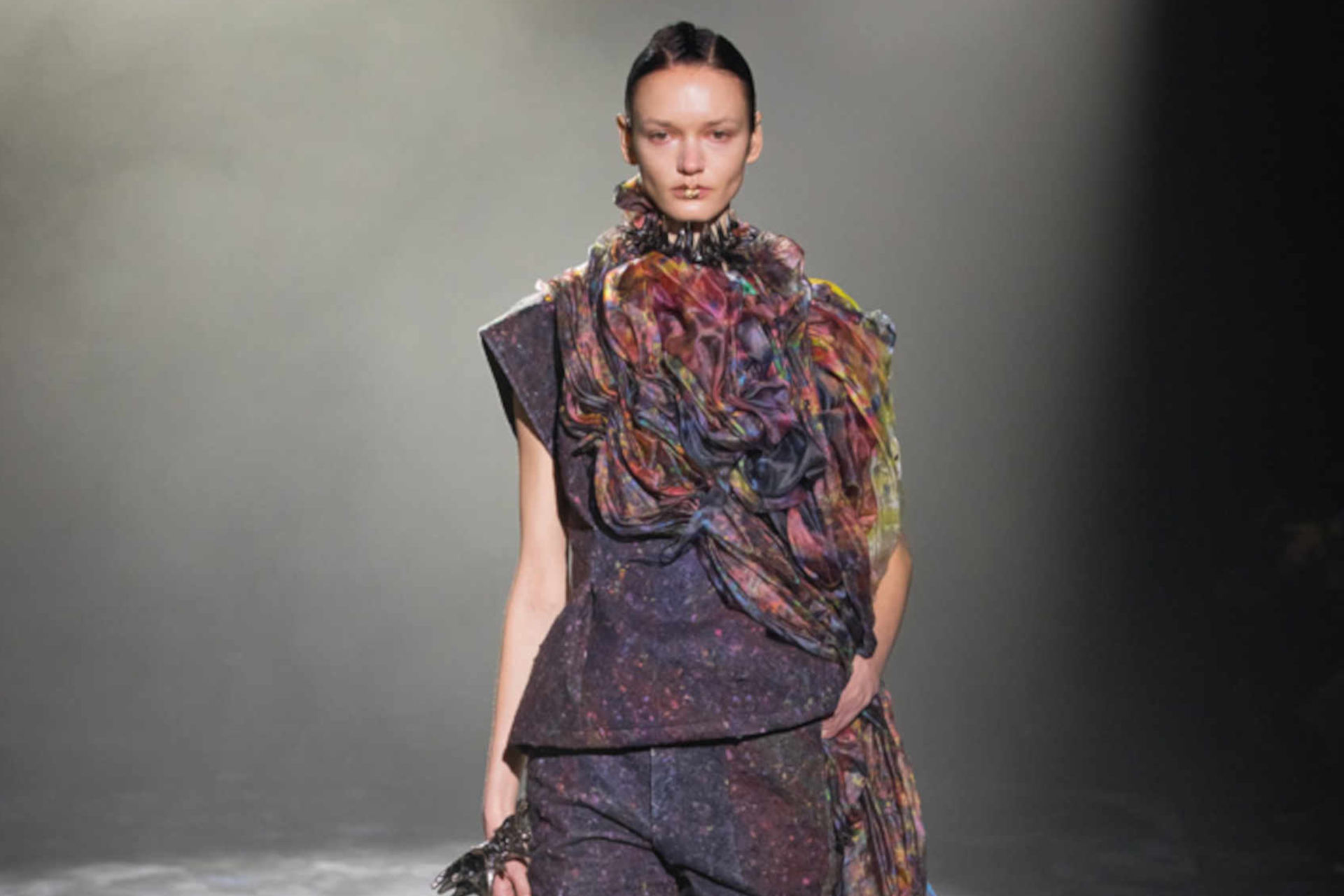 Busana berkelanjutan: Yuima Nakazato dan koleksi haute couture yang berasal dari TPA