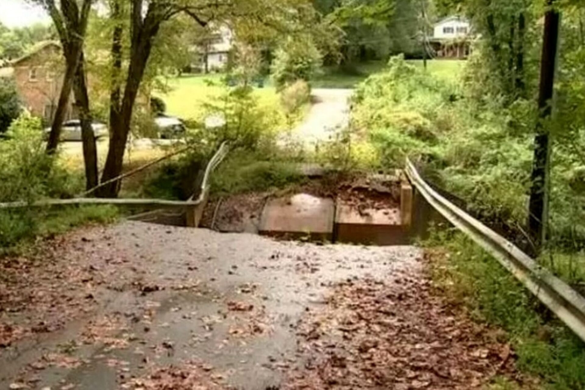 Sự đổi mới và báo chí: Cây cầu bị sập, không được báo cáo ở Hickory, Bắc Carolina