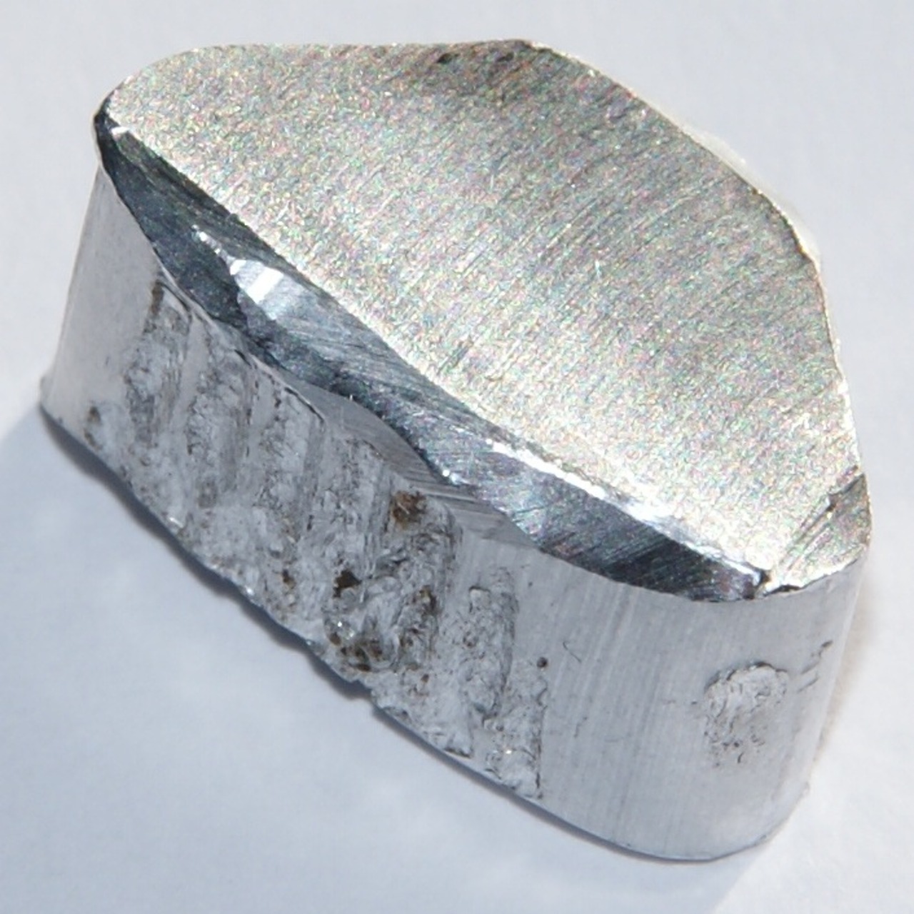 Michèle Kottelat: Aluminum is a silvery white ductile metal