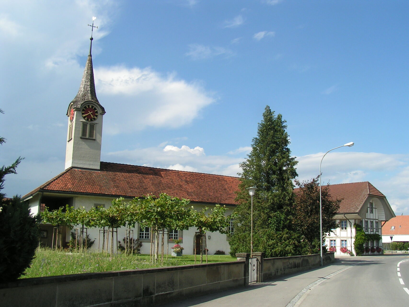 Falde acquifere: la chiesa riformata di Kappelen nel Canton Berna
