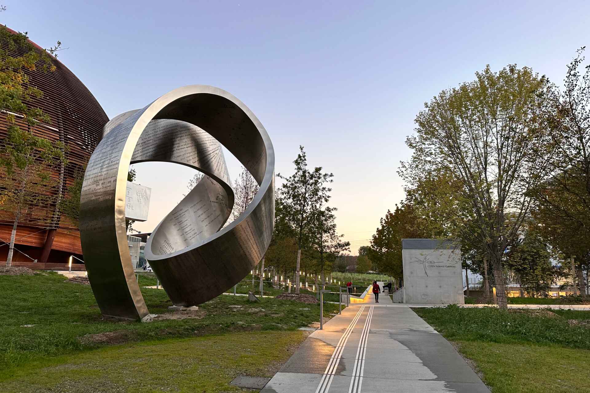Cổng khoa học tại CERN: Hành trình đắm chìm vào khoa học