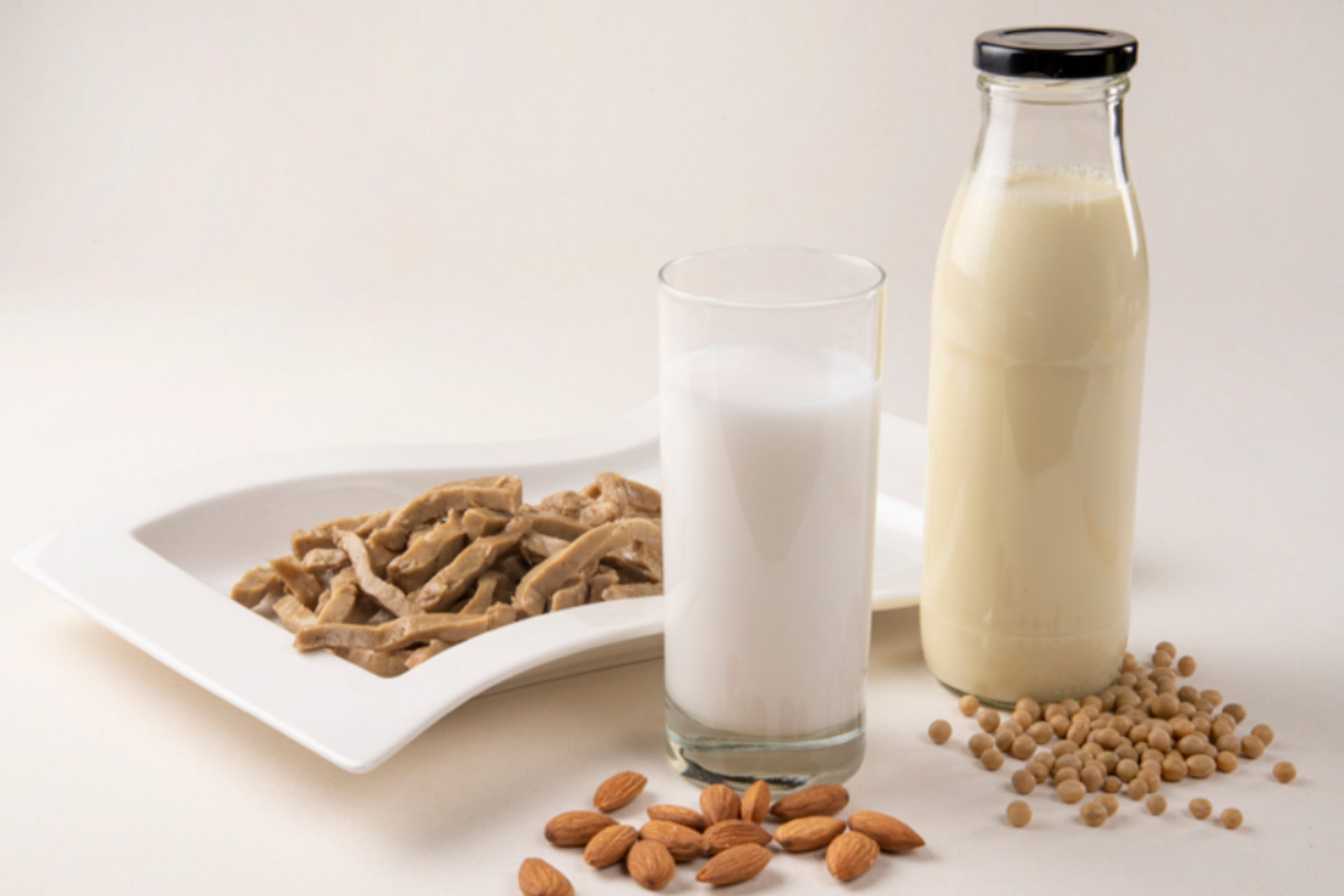 Mléko: rostlinné náhražky zkoumané ve Švýcarsku