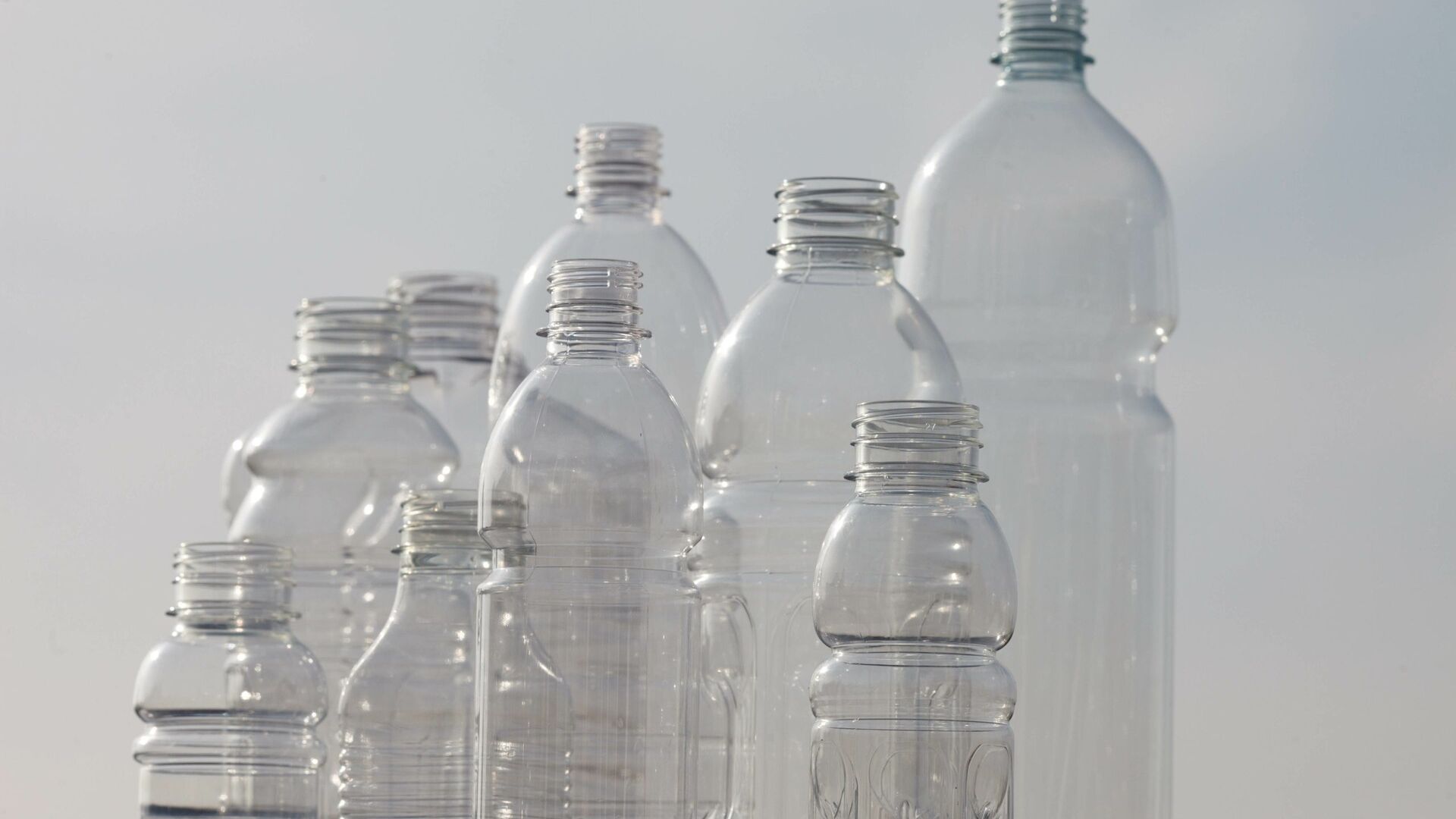 PET: bottiglie in polietilene tereftalato riciclato