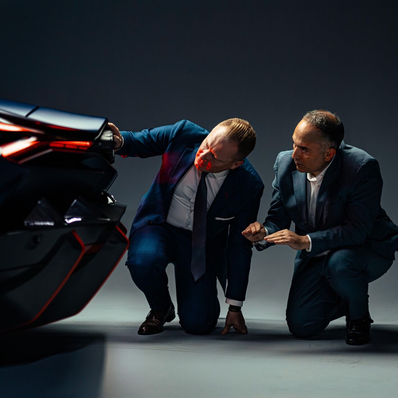 Desain dan aerodinamis: Mitja Borkert dan Ugo Riccio dari Automobili Lamborghini