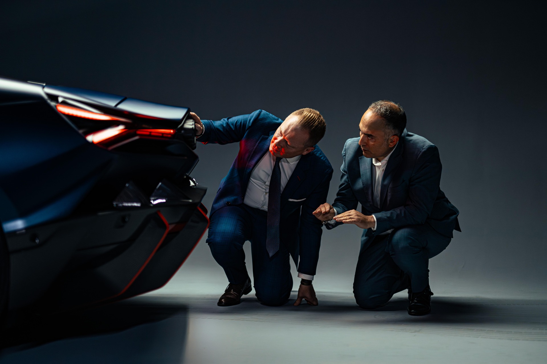 Design e aerodinamica: Mitja Borkert e Ugo Riccio di Automobili Lamborghini