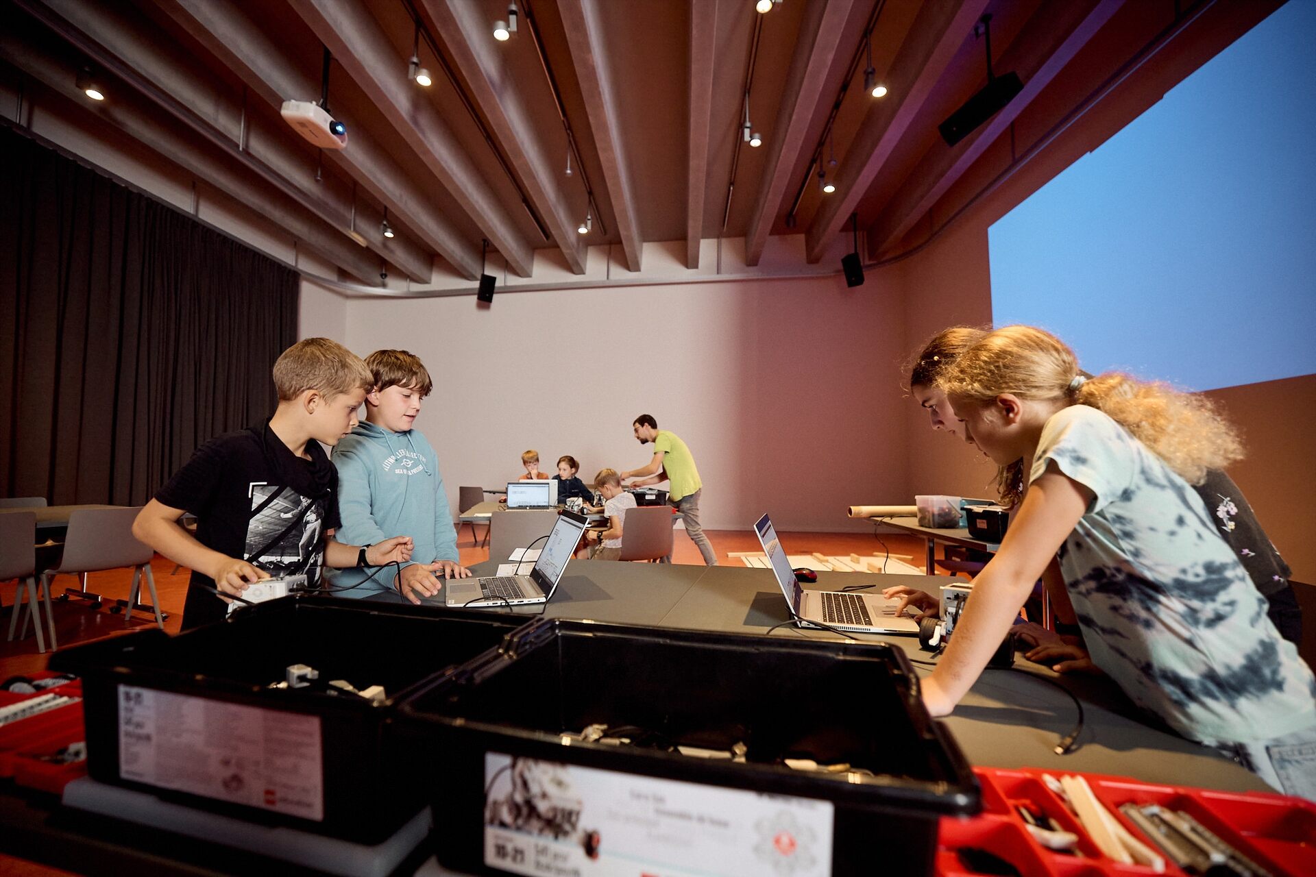 Giornate Digitali Svizzere: l'edizione 2023 del format NextGen con i laboratori Future Skills per classi scolastiche e giovani di età compresa tra i 13 e i 16 anni