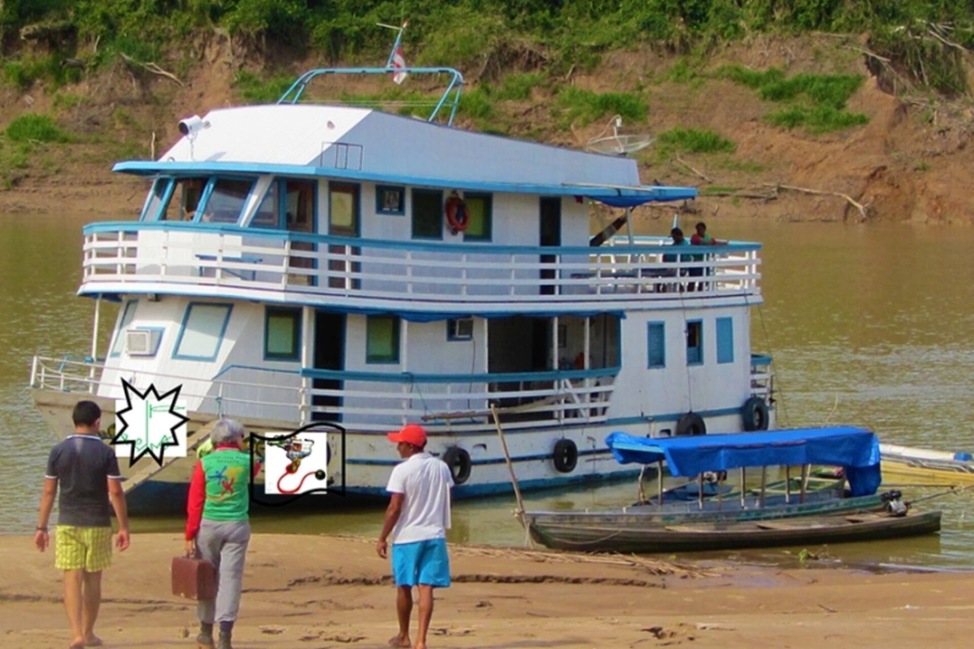 Intelligenza Artificiale: il Barco Hospital è un ricovero clinico galleggiante che si muove lungo il fiume Purus in Amazzonia, gestito dal medico spagnolo Antonia López González