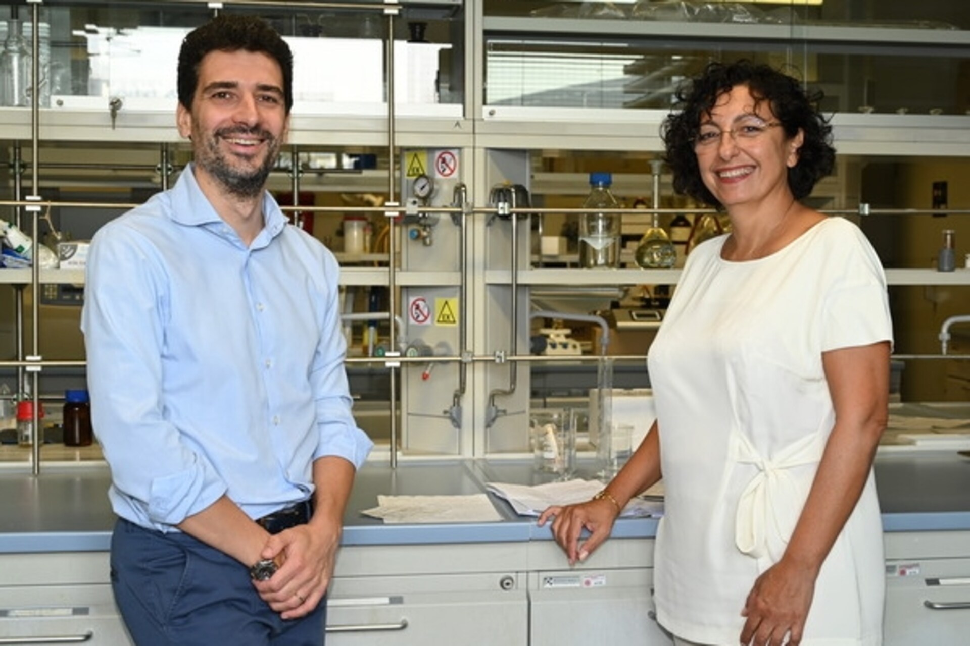Granchio blu: Claudia Crestini, Professoressa di Chimica Generale e Inorganica, e Matteo Gigli, Professore di Fondamenti Chimici delle Tecnologie, a Ca' Foscari