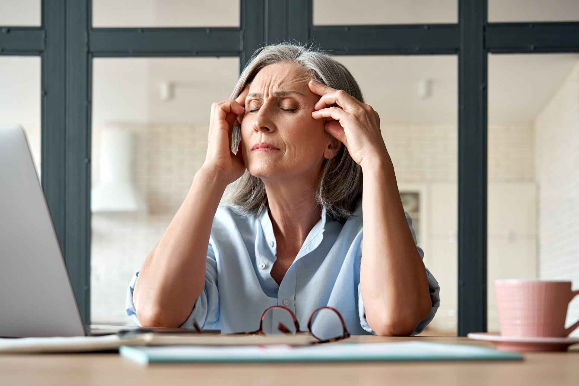 Menopausa: la cefalea è uno dei sintomi del termine del ciclo di fertilità