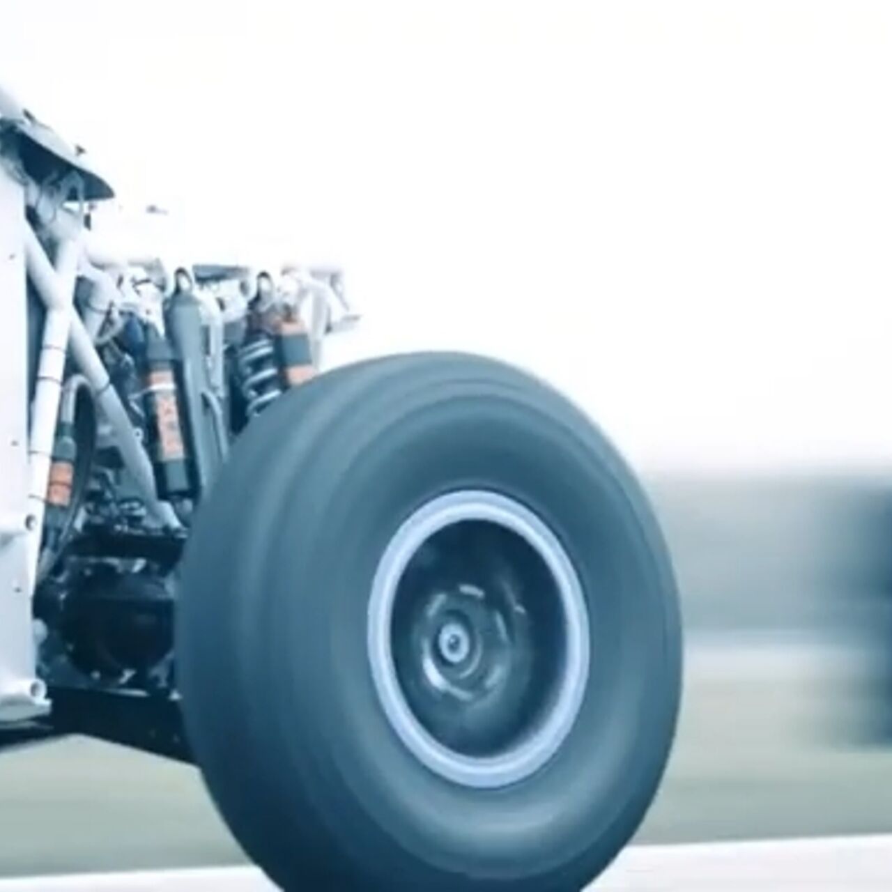 Extreme H: разтърсваща рамка на офроуд автомобил, задвижван от водородни горивни клетки