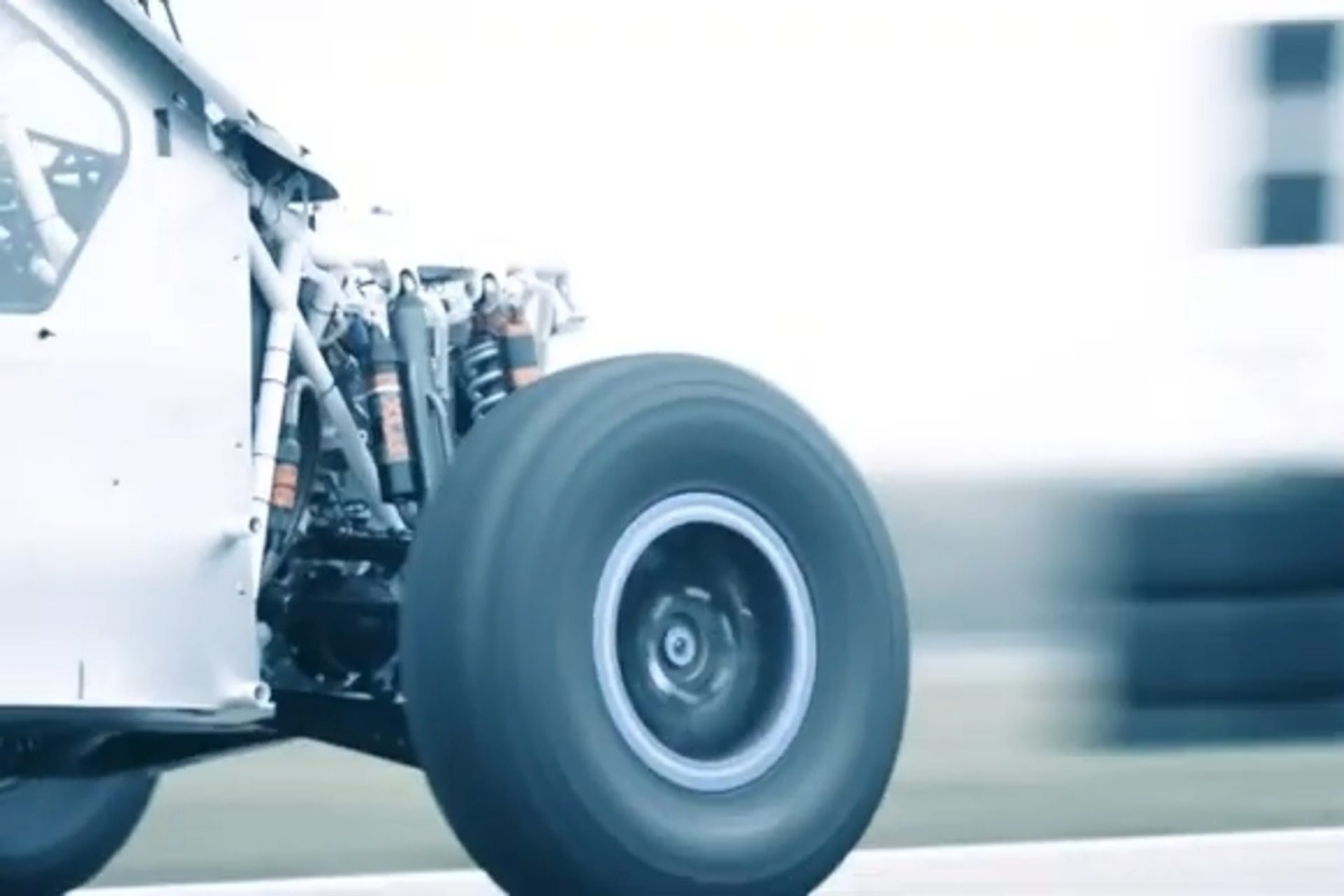 Extreme H: snimak razbijanja terenskog automobila pokretanog vodoničnim gorivnim ćelijama