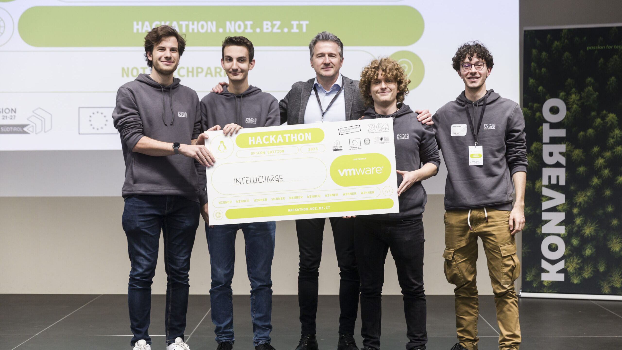 NOI Hackathon SFSCON Sürümü: 2023'ün kazananları arasında IntelliCharge ekibi