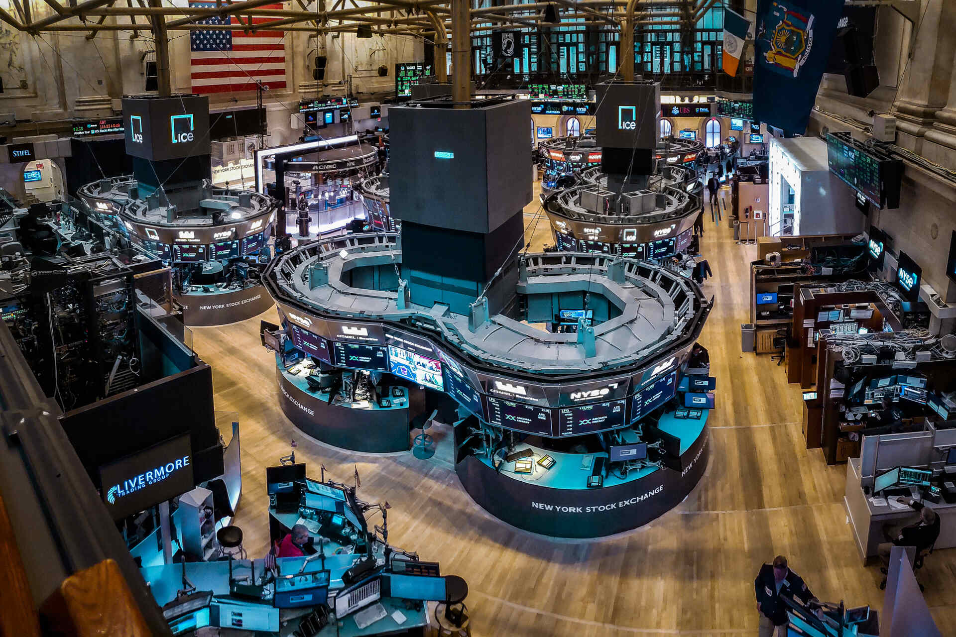 ETF: der Handelssaal der New York Stock Exchange (New York Stock Exchange oder NYSE), der auf der berühmten Wall Street basiert und bereits 1817 gegründet wurde