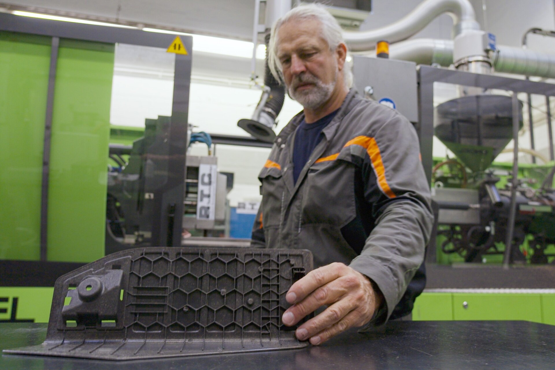 Маслина: Поставката за крака и частите на багажника на Ford използват иновативен производствен процес