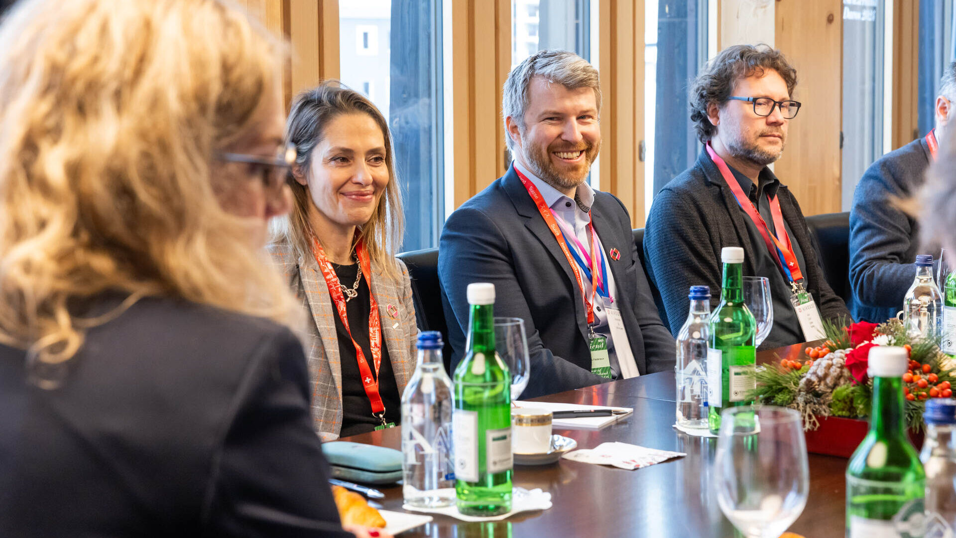 Međunarodna mreža računarstva i veštačke inteligencije: sastanak „Swiss AI Initiative“ (pokrenut od strane Saveznih politehničkih fakulteta u Cirihu i Lozani i Švajcarskog centra za naučno računarstvo) na Svetskom ekonomskom forumu 2024. u Davosu (Kanton Grizon)