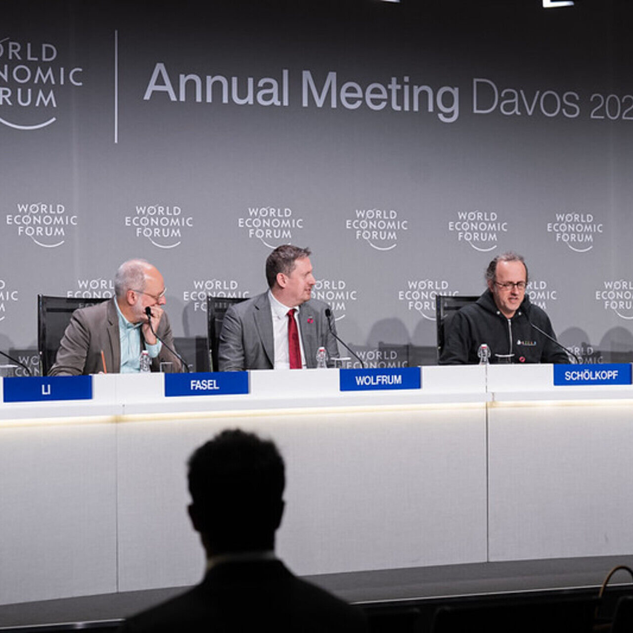 Starptautiskais skaitļošanas un mākslīgā intelekta tīkls: ICAIN prezentācijas preses konference Pasaules ekonomikas foruma 2024. gada laikā Davosā (Grisonas kantonā)