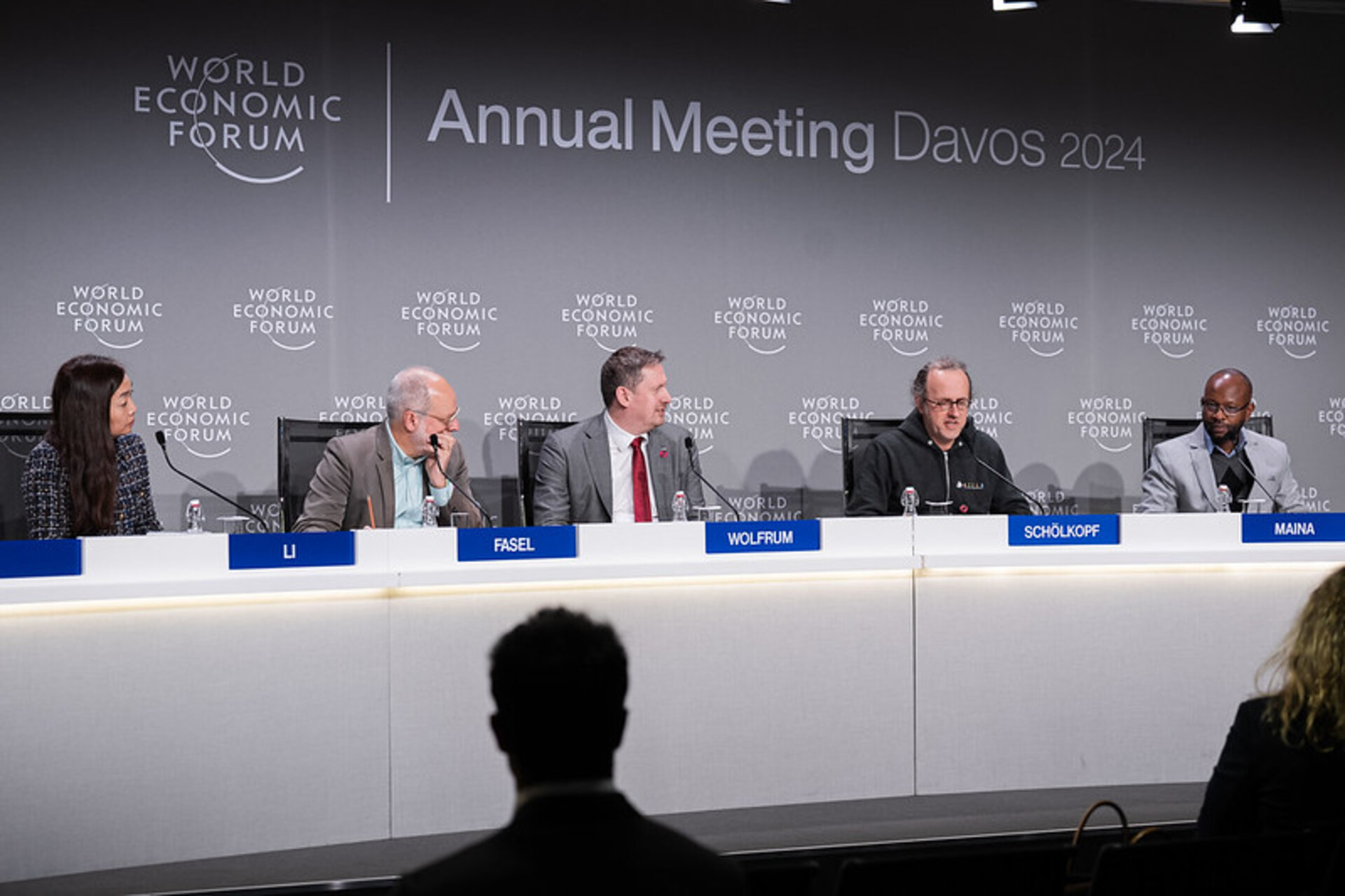 Komputasi Internasional dan Jaringan AI: konferensi pers presentasi ICAIN pada Forum Ekonomi Dunia edisi 2024 di Davos (Canton of Grisons)