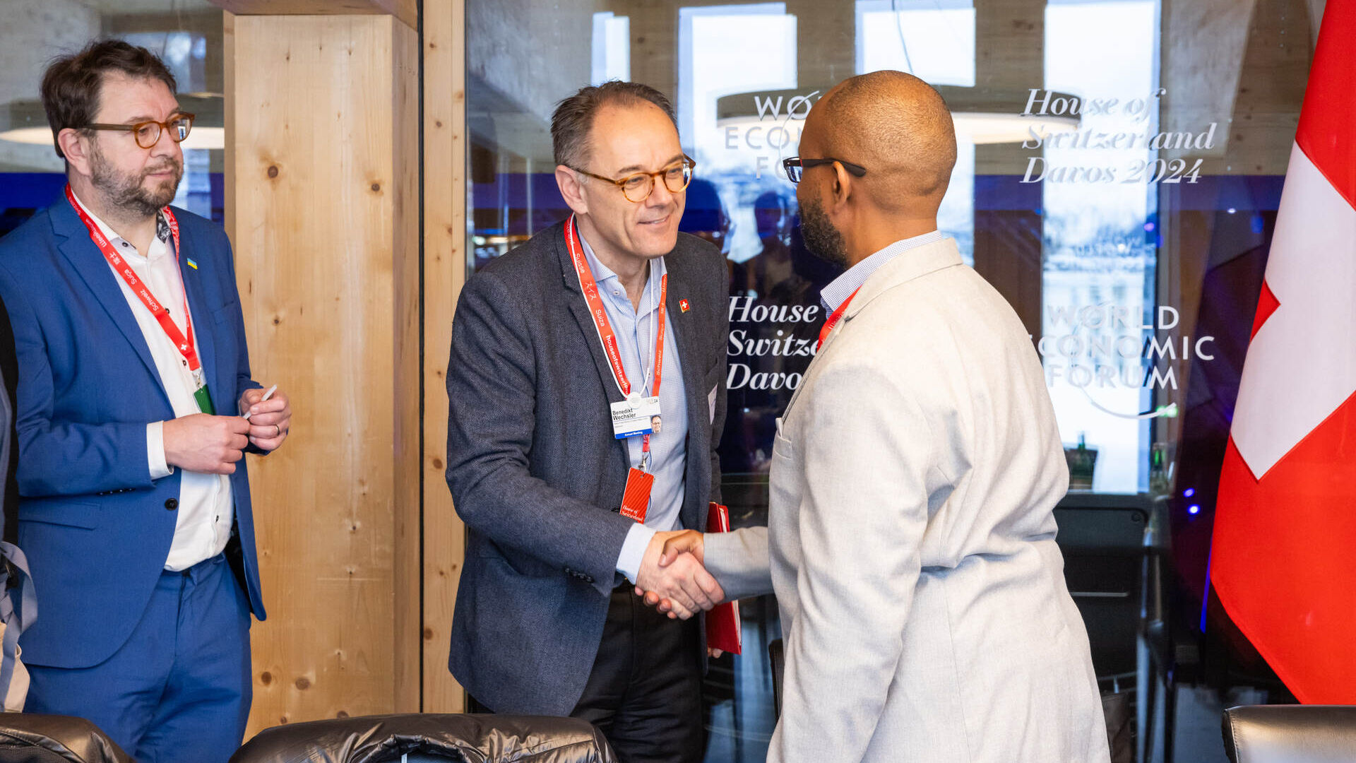 International Computation and AI Network: setkání „Swiss AI Initiative“ (zahájené Federální polytechnikou v Curychu a Lausanne a Švýcarským centrem pro vědecké výpočty) na Světovém ekonomickém fóru v roce 2024 v Davosu (kanton Graubünden)