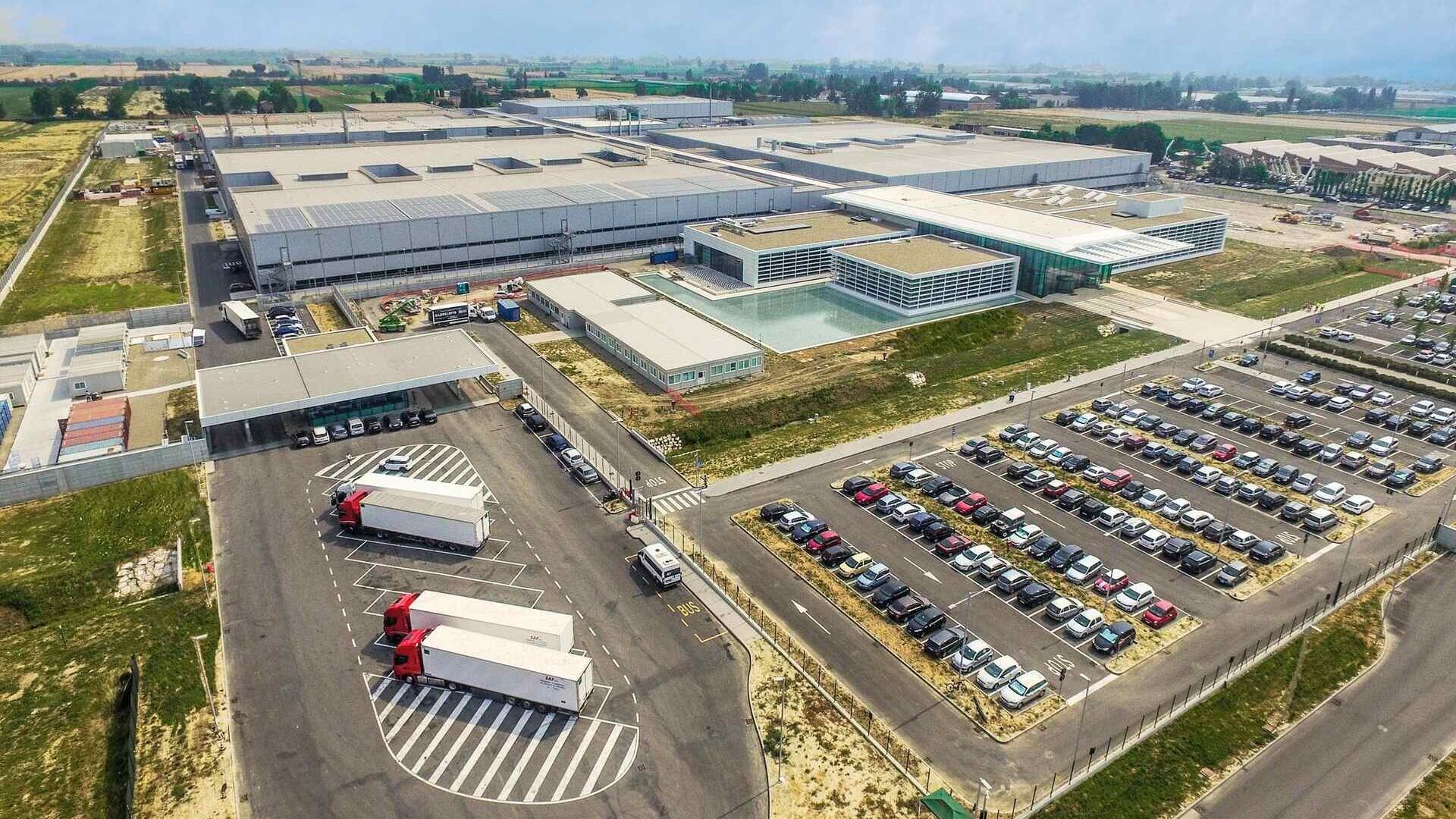Philip Morris: pohled shora na továrnu Philip Morris Manufacturing and Technology Bologna v Crespellano v Emilia-Romagna