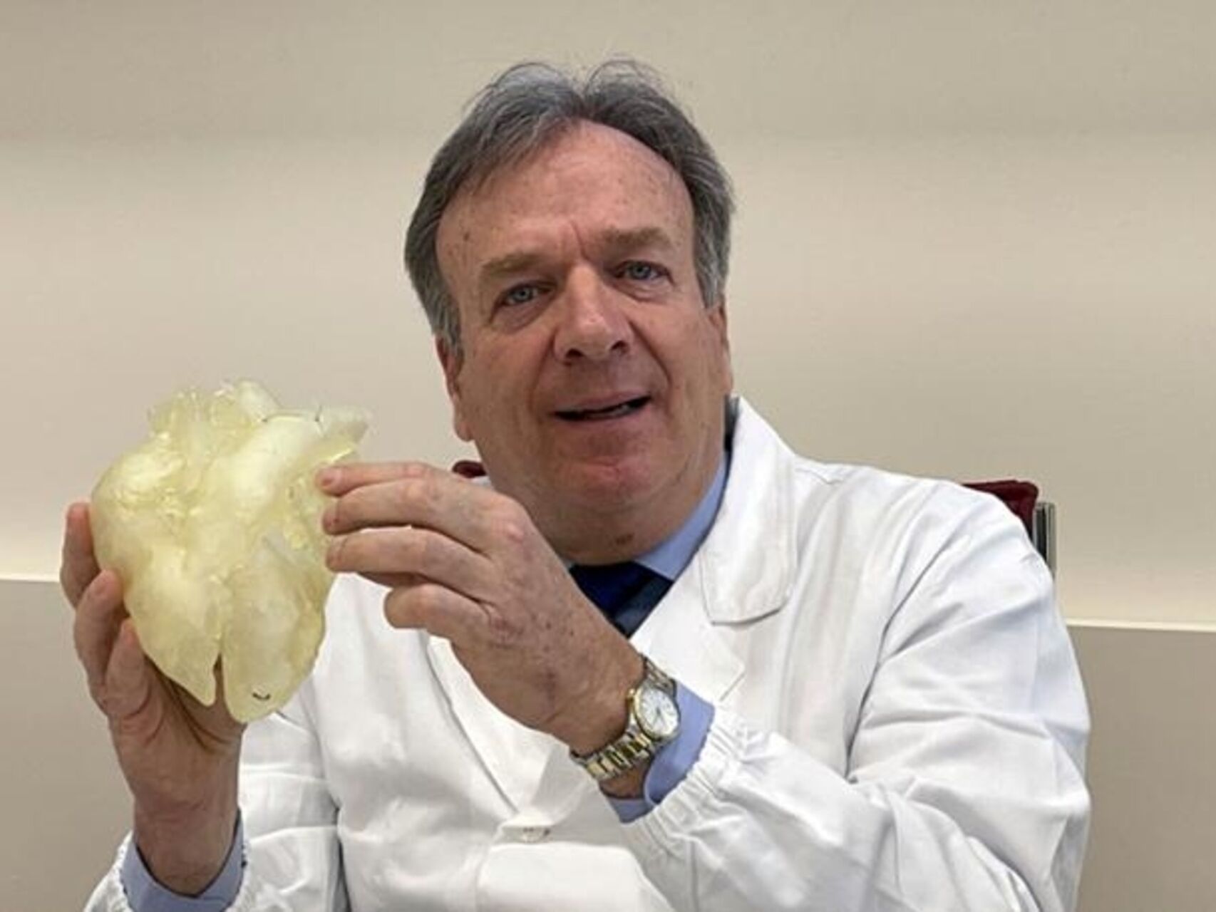 Gino Gerosa : entretien avec le chirurgien de l'Université de Padoue qui coordonnera médecins, ingénieurs, biologistes et experts en matériaux avec un budget de 50 millions d'euros pour créer le premier cœur artificiel italien